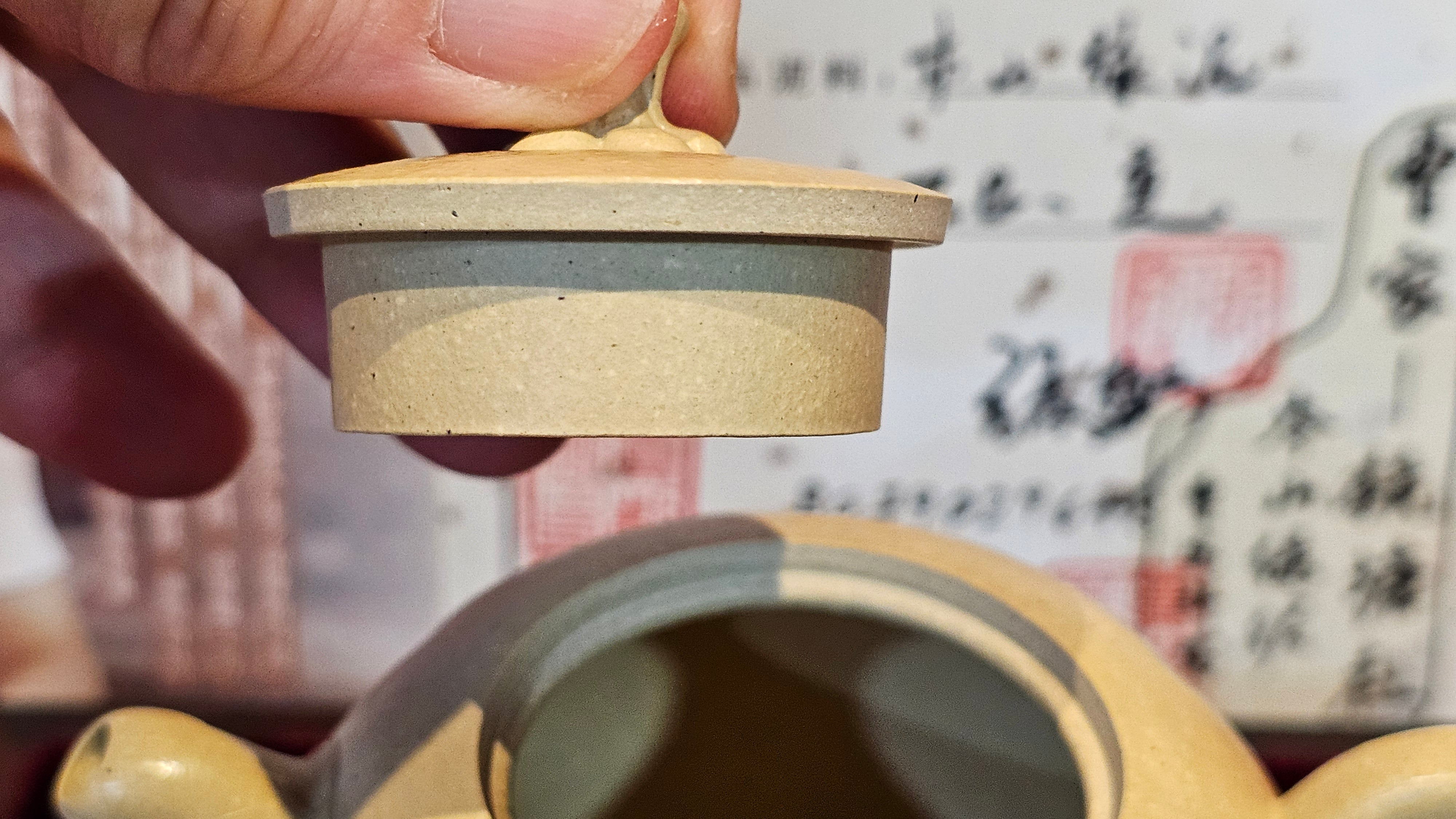 Commissioned work for Ms S.Muller: ZiSha work《甜瓜》"Tian Gua" 210ml, made with Cao Family's 100% BenShan LüNi 本山绿泥, crafted by L4 Assoc Master Artist Zhang Ke 助理工艺美术师, 张轲 ~ COMPLETED and CONGRATULATIONS to Ms S.Muller, Velden! The Netherlands🇳🇱.