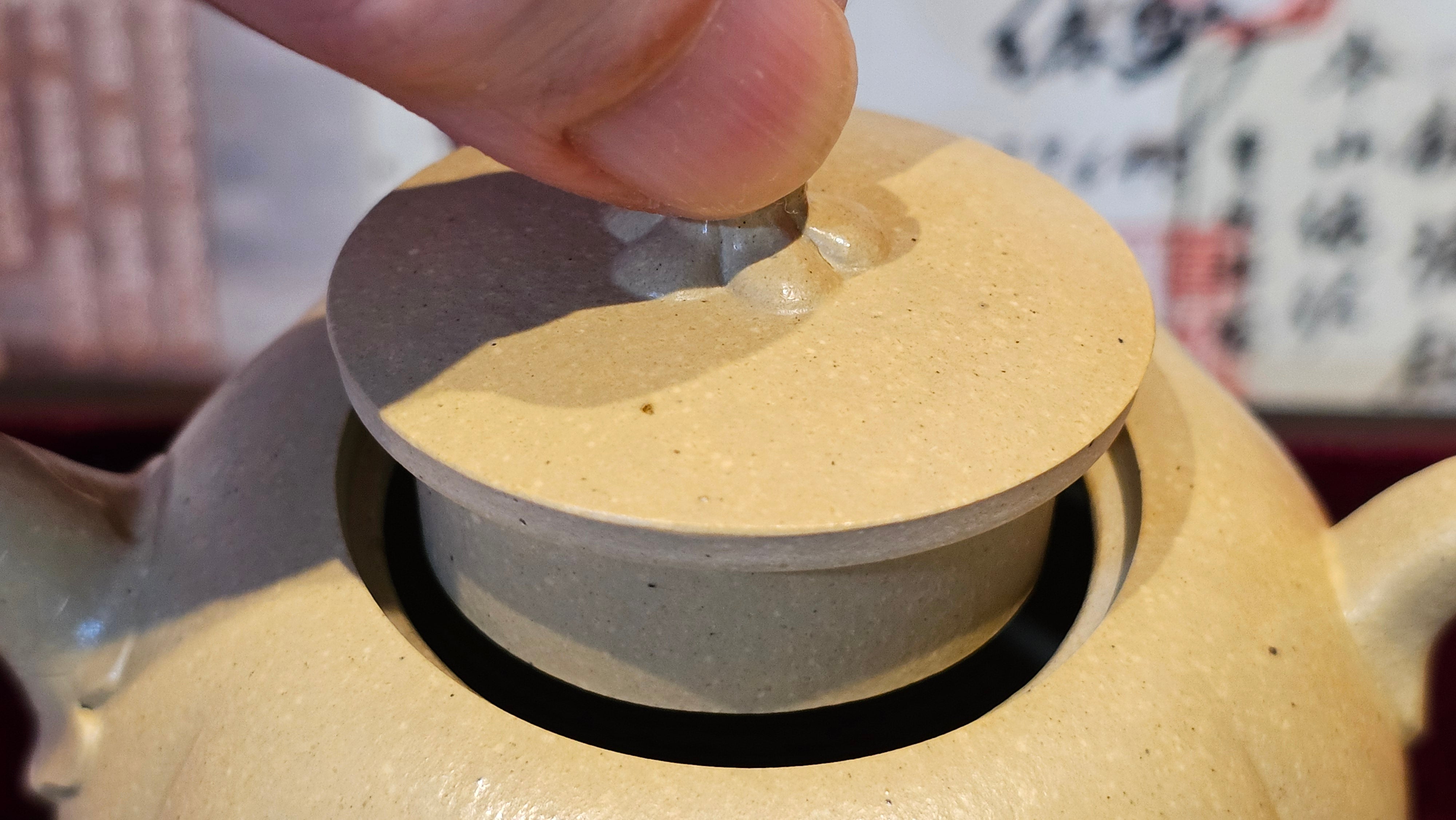 Commissioned work for Ms S.Muller: ZiSha work《甜瓜》"Tian Gua" 210ml, made with Cao Family's 100% BenShan LüNi 本山绿泥, crafted by L4 Assoc Master Artist Zhang Ke 助理工艺美术师, 张轲 ~ COMPLETED and CONGRATULATIONS to Ms S.Muller, Velden! The Netherlands🇳🇱.