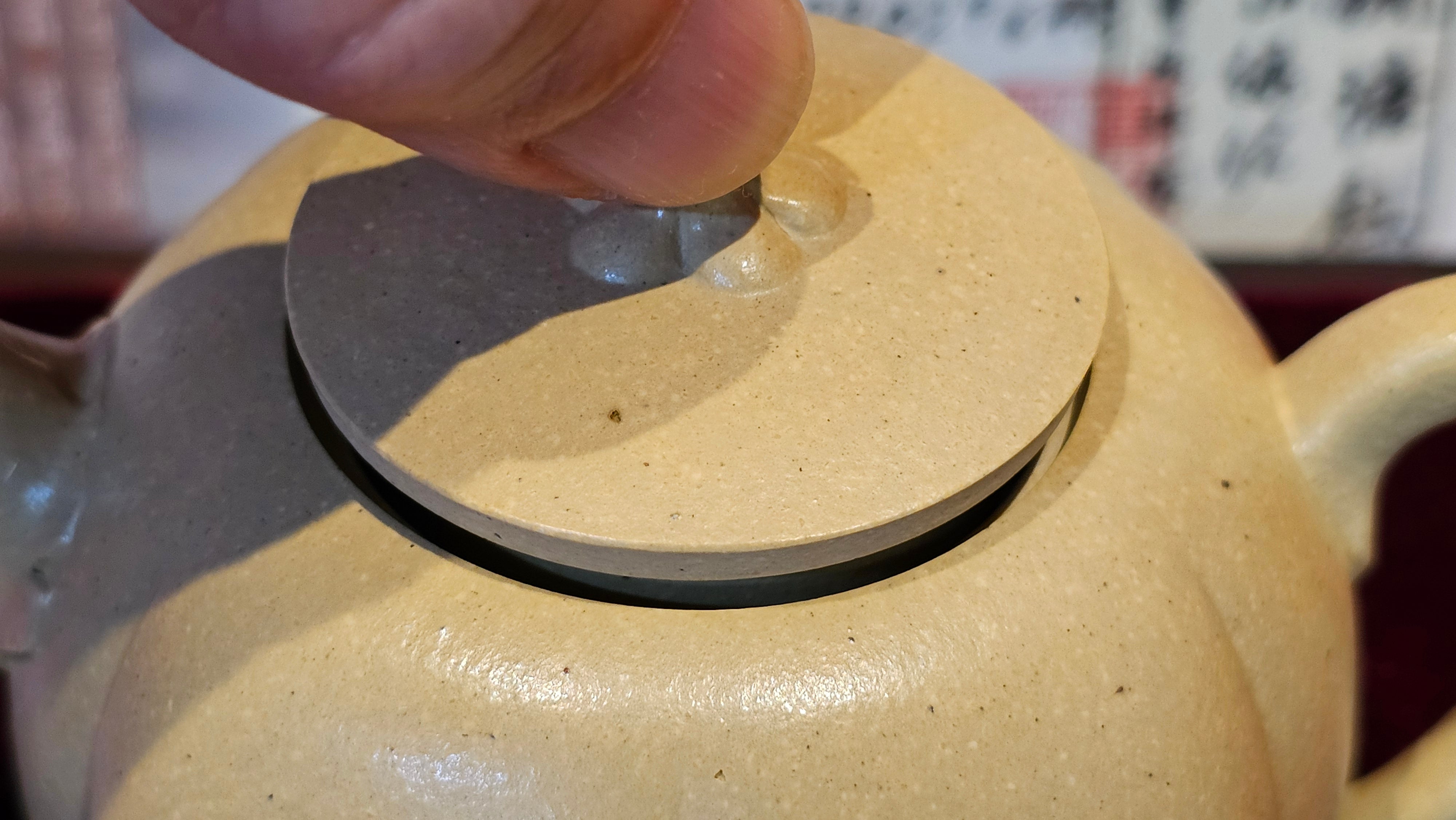 Commissioned work for Ms S.Muller: ZiSha work《甜瓜》"Tian Gua" 210ml, made with Cao Family's 100% BenShan LüNi 本山绿泥, crafted by L4 Assoc Master Artist Zhang Ke 助理工艺美术师, 张轲 ~ COMPLETED and CONGRATULATIONS to Ms S.Muller, Velden! The Netherlands🇳🇱.