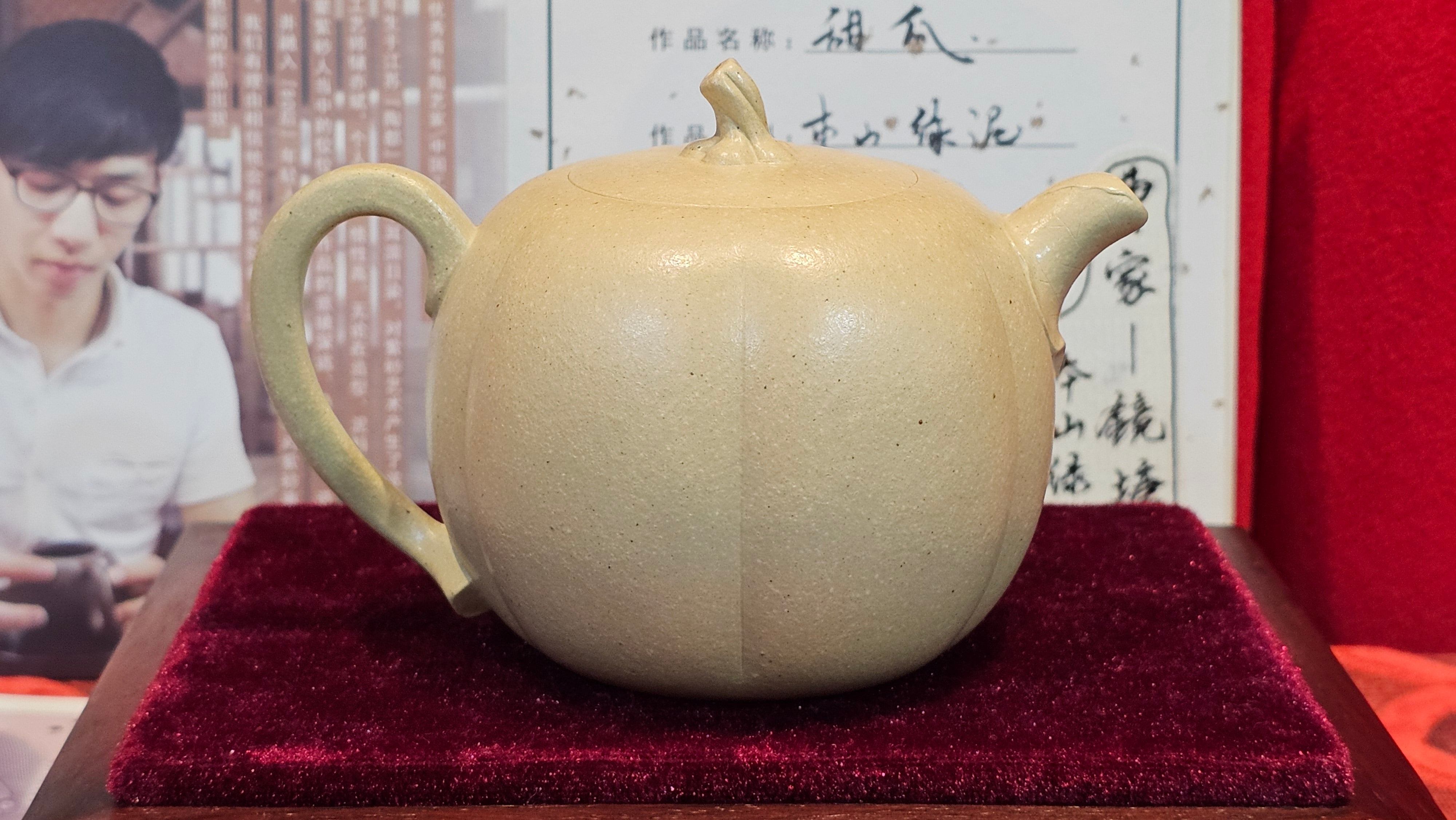 Commissioned work for Ms S.Muller: ZiSha work《甜瓜》"Tian Gua" 210ml, made with Cao Family's 100% BenShan LüNi 本山绿泥, crafted by L4 Assoc Master Artist Zhang Ke 助理工艺美术师, 张轲 ~ COMPLETED and CONGRATULATIONS to Ms S.Muller, Velden! The Netherlands🇳🇱.