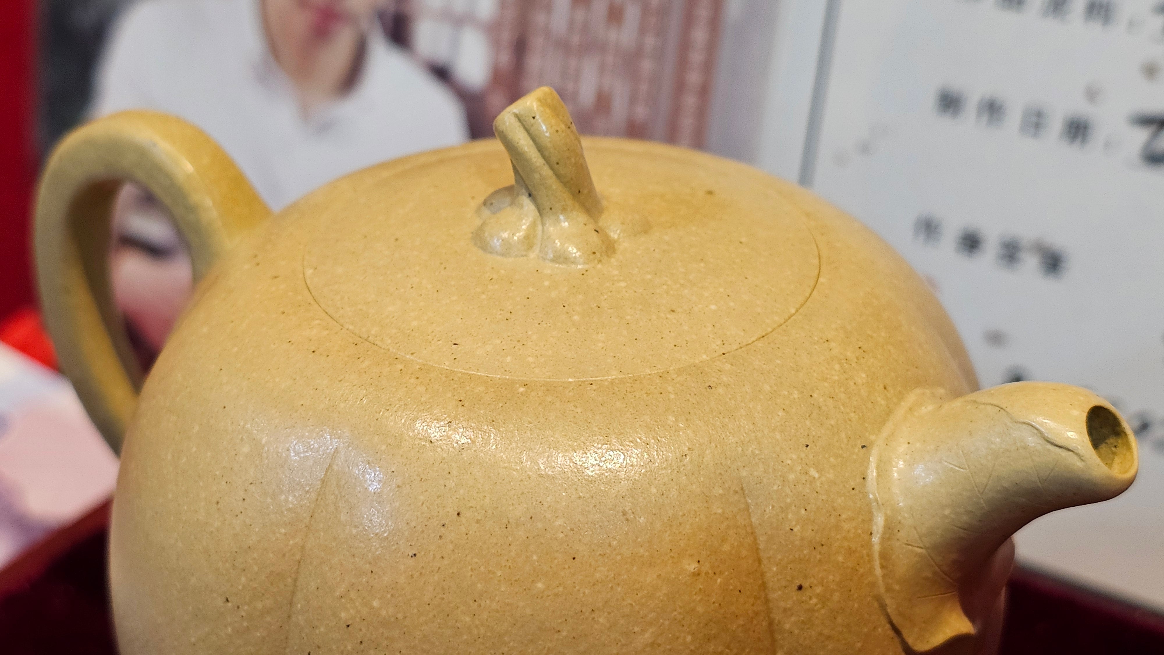 Commissioned work for Ms S.Muller: ZiSha work《甜瓜》"Tian Gua" 210ml, made with Cao Family's 100% BenShan LüNi 本山绿泥, crafted by L4 Assoc Master Artist Zhang Ke 助理工艺美术师, 张轲 ~ COMPLETED and CONGRATULATIONS to Ms S.Muller, Velden! The Netherlands🇳🇱.