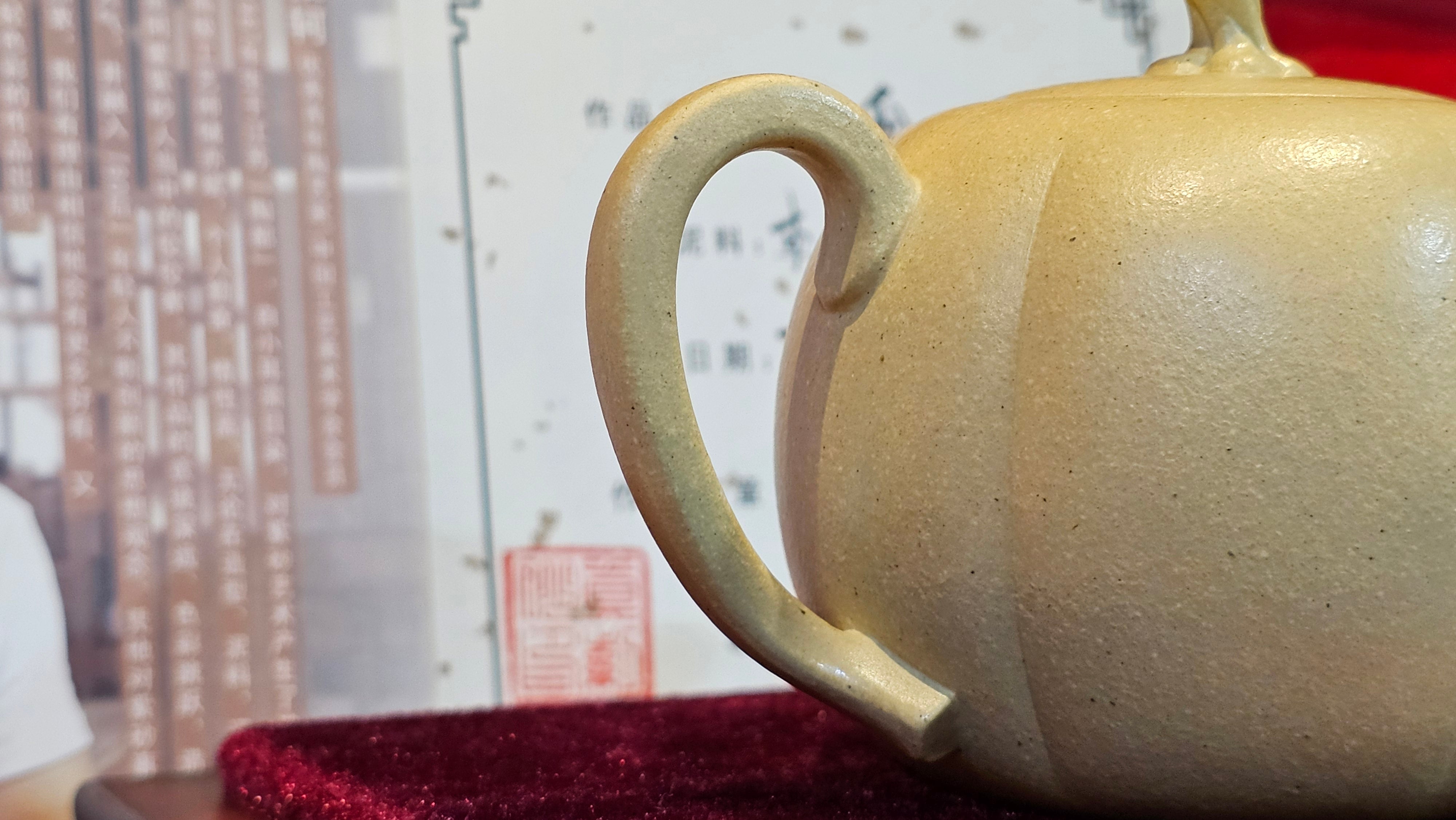 Commissioned work for Ms S.Muller: ZiSha work《甜瓜》"Tian Gua" 210ml, made with Cao Family's 100% BenShan LüNi 本山绿泥, crafted by L4 Assoc Master Artist Zhang Ke 助理工艺美术师, 张轲 ~ COMPLETED and CONGRATULATIONS to Ms S.Muller, Velden! The Netherlands🇳🇱.