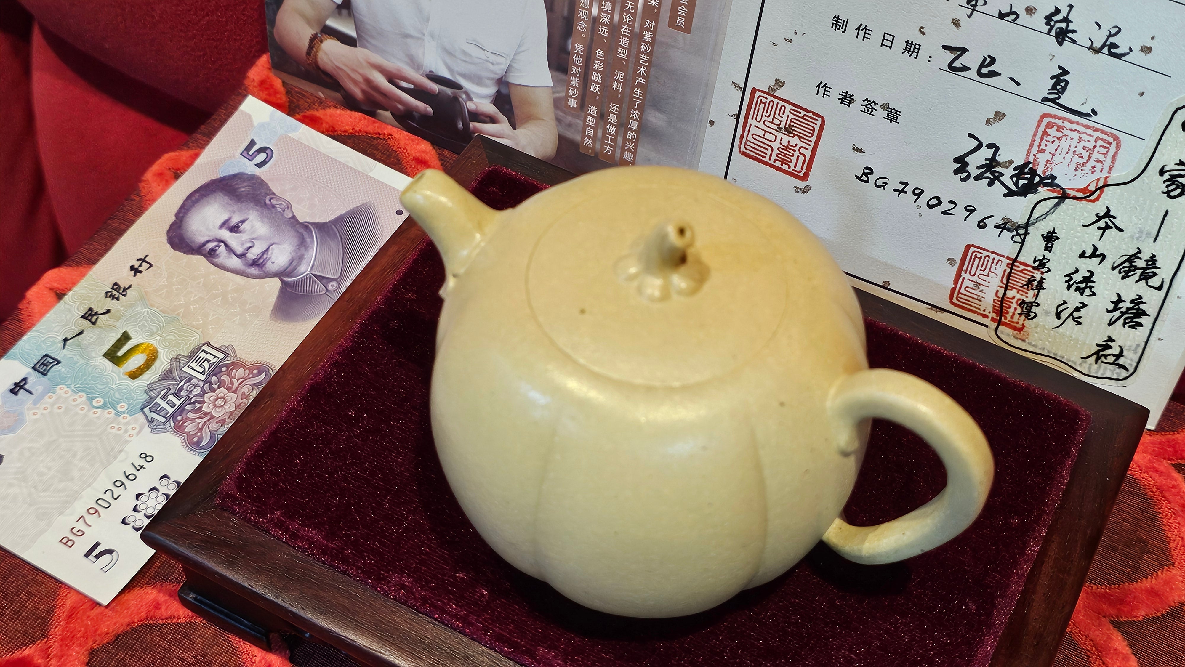 Commissioned work for Ms S.Muller: ZiSha work《甜瓜》"Tian Gua" 210ml, made with Cao Family's 100% BenShan LüNi 本山绿泥, crafted by L4 Assoc Master Artist Zhang Ke 助理工艺美术师, 张轲 ~ COMPLETED and CONGRATULATIONS to Ms S.Muller, Velden! The Netherlands🇳🇱.