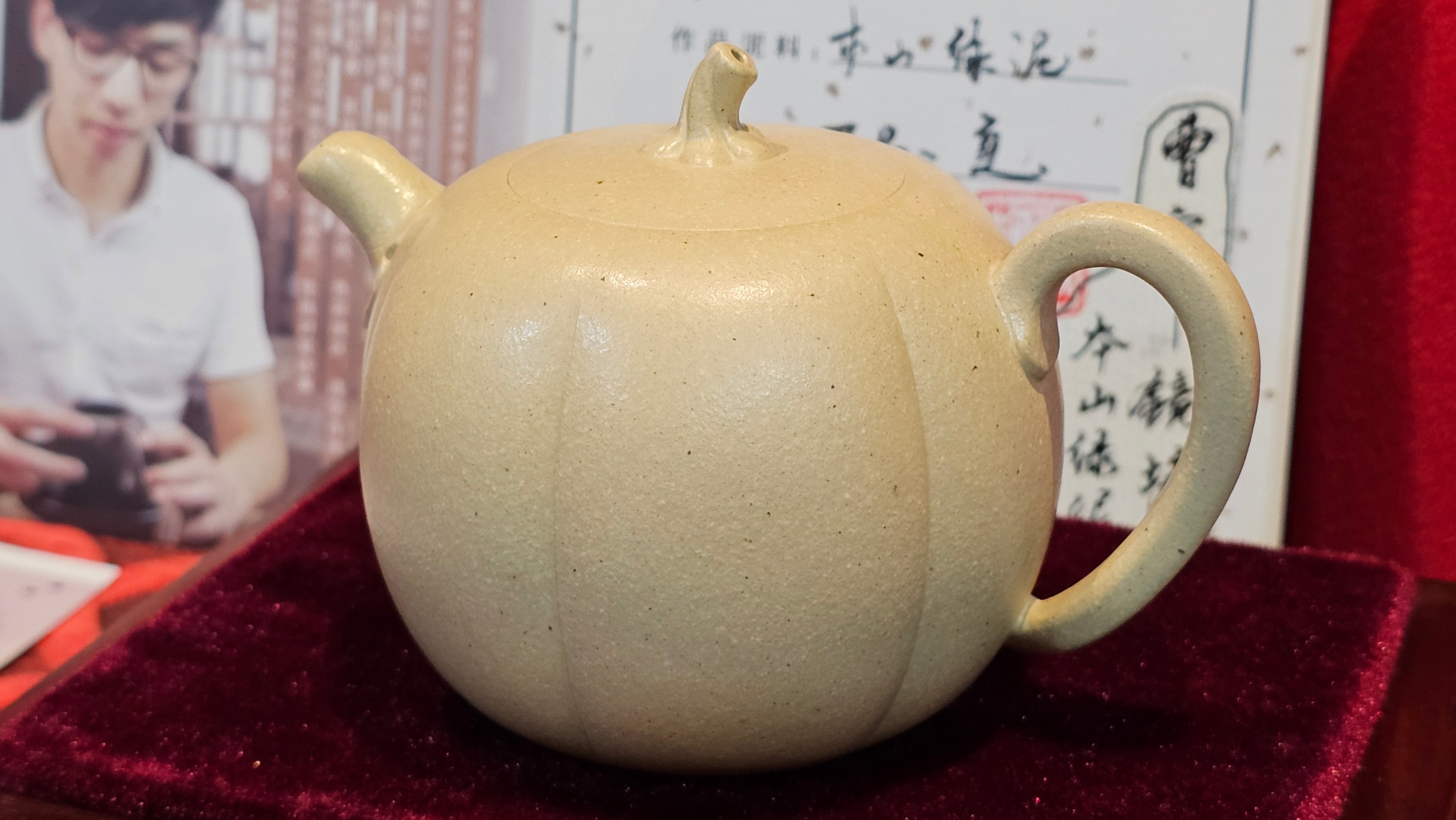 Commissioned work for Ms S.Muller: ZiSha work《甜瓜》"Tian Gua" 210ml, made with Cao Family's 100% BenShan LüNi 本山绿泥, crafted by L4 Assoc Master Artist Zhang Ke 助理工艺美术师, 张轲 ~ COMPLETED and CONGRATULATIONS to Ms S.Muller, Velden! The Netherlands🇳🇱.