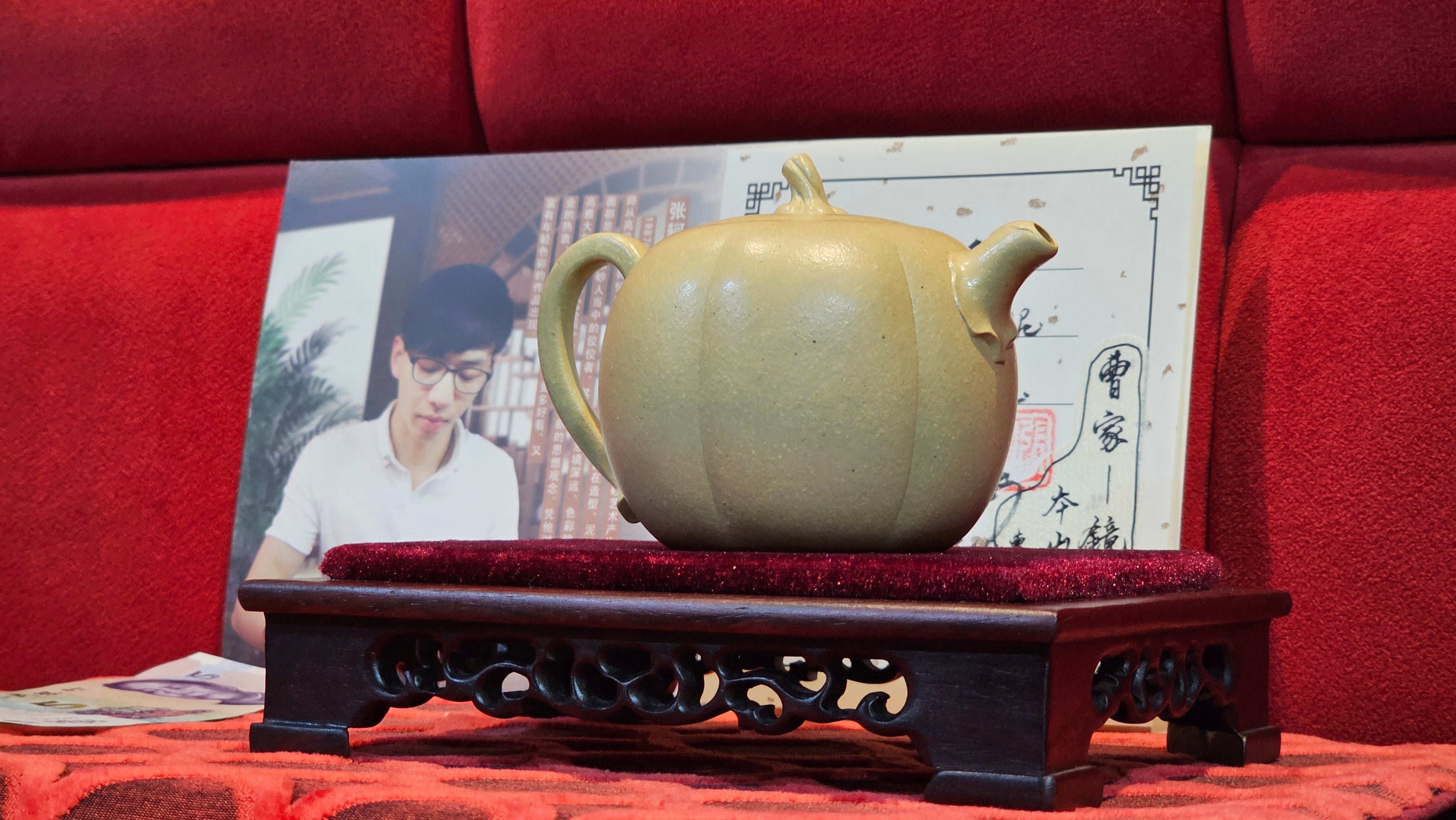 Commissioned work for Ms S.Muller: ZiSha work《甜瓜》"Tian Gua" 210ml, made with Cao Family's 100% BenShan LüNi 本山绿泥, crafted by L4 Assoc Master Artist Zhang Ke 助理工艺美术师, 张轲 ~ COMPLETED and CONGRATULATIONS to Ms S.Muller, Velden! The Netherlands🇳🇱.