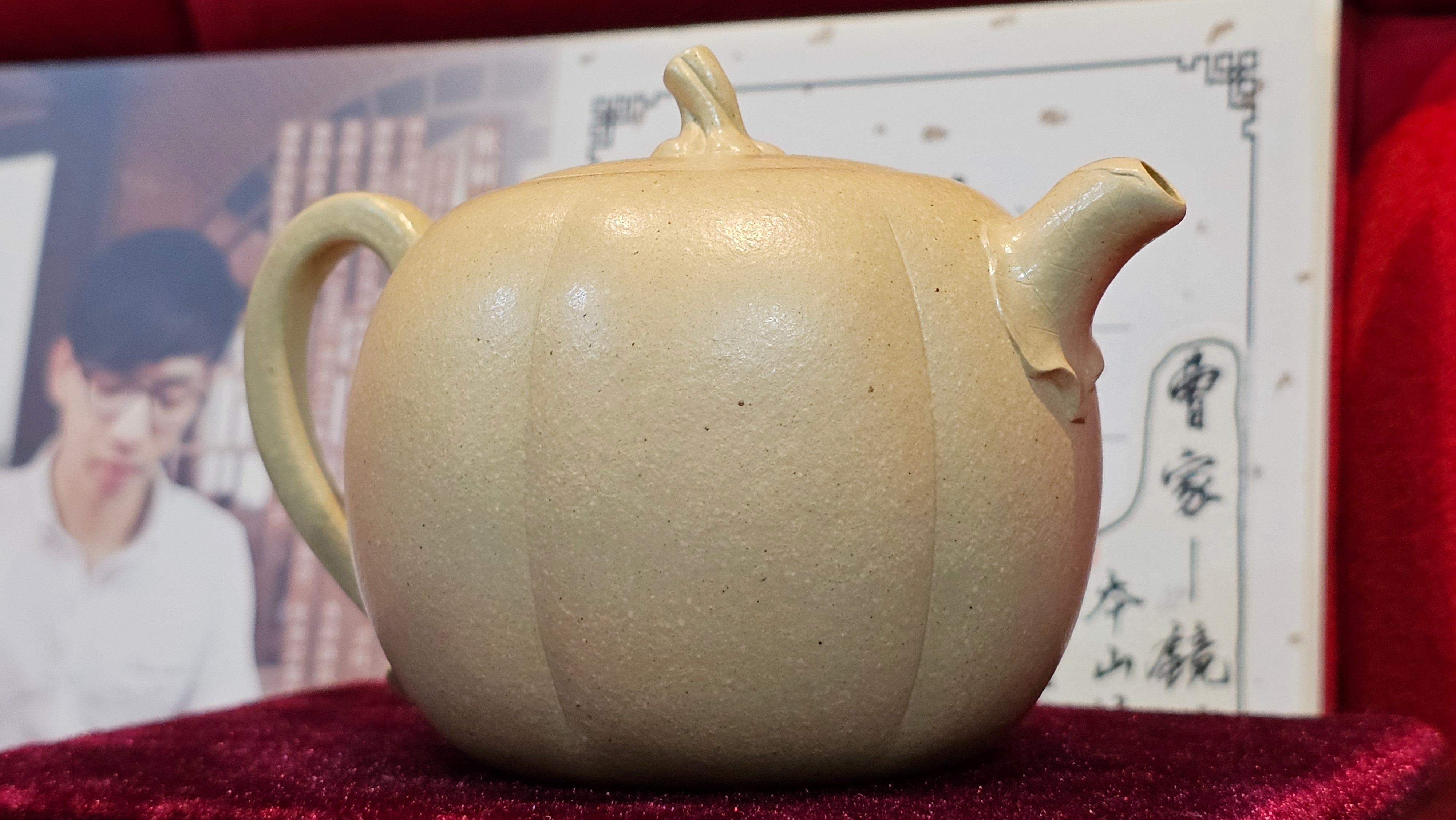 Commissioned work for Ms S.Muller: ZiSha work《甜瓜》"Tian Gua" 210ml, made with Cao Family's 100% BenShan LüNi 本山绿泥, crafted by L4 Assoc Master Artist Zhang Ke 助理工艺美术师, 张轲 ~ COMPLETED and CONGRATULATIONS to Ms S.Muller, Velden! The Netherlands🇳🇱.