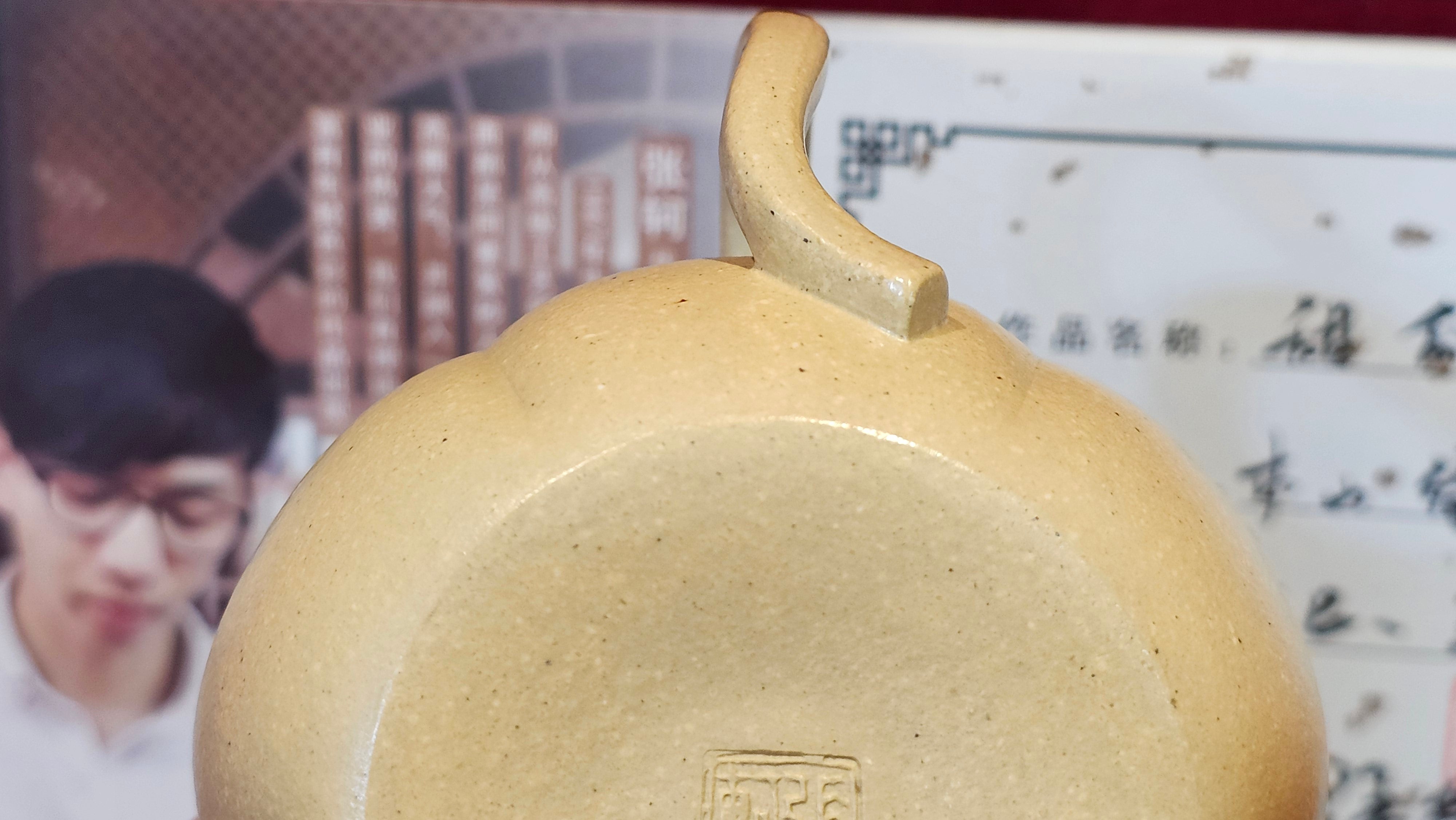 Commissioned work for Ms S.Muller: ZiSha work《甜瓜》"Tian Gua" 210ml, made with Cao Family's 100% BenShan LüNi 本山绿泥, crafted by L4 Assoc Master Artist Zhang Ke 助理工艺美术师, 张轲 ~ COMPLETED and CONGRATULATIONS to Ms S.Muller, Velden! The Netherlands🇳🇱.