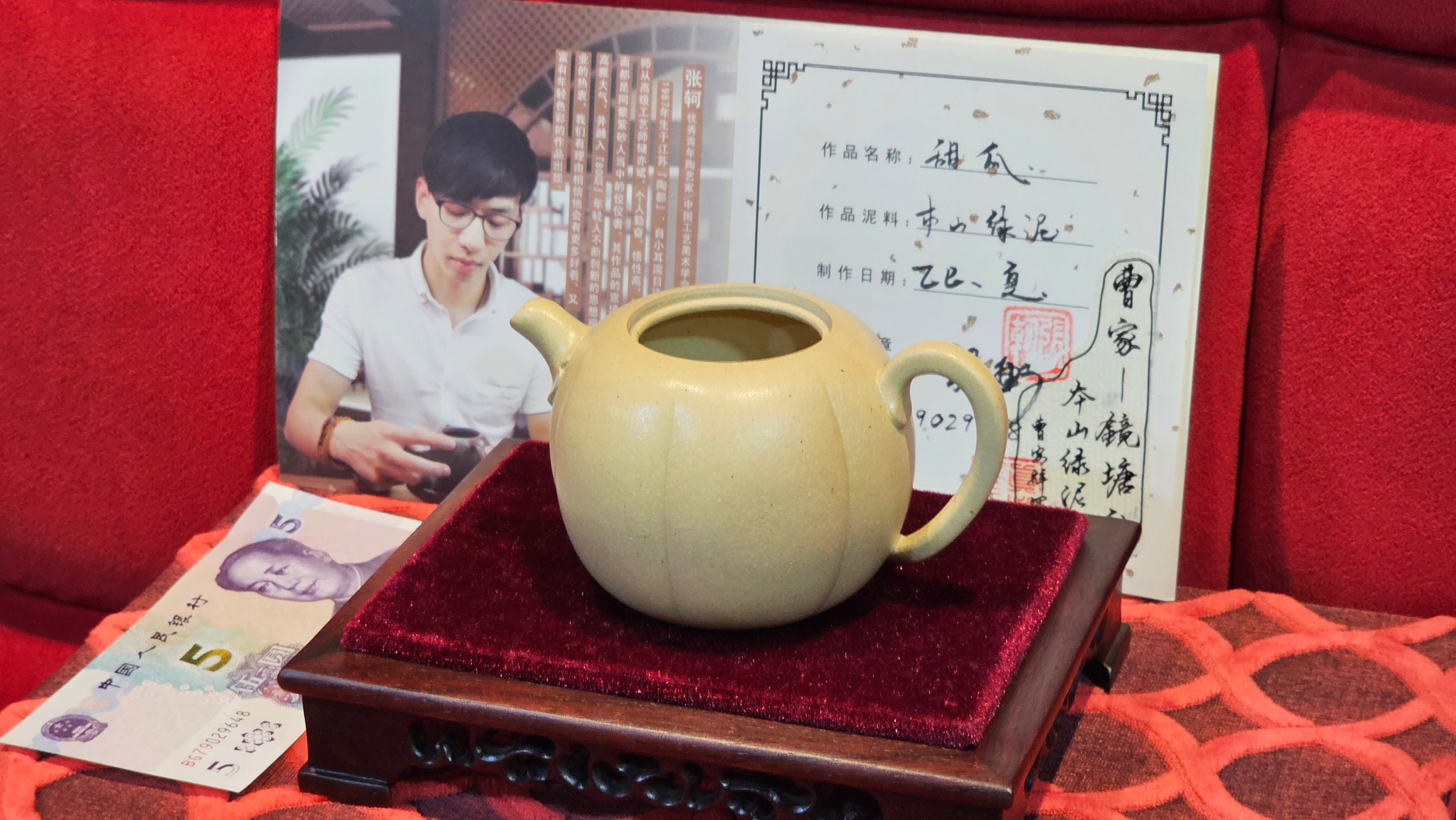 Commissioned work for Ms S.Muller: ZiSha work《甜瓜》"Tian Gua" 210ml, made with Cao Family's 100% BenShan LüNi 本山绿泥, crafted by L4 Assoc Master Artist Zhang Ke 助理工艺美术师, 张轲 ~ COMPLETED and CONGRATULATIONS to Ms S.Muller, Velden! The Netherlands🇳🇱.