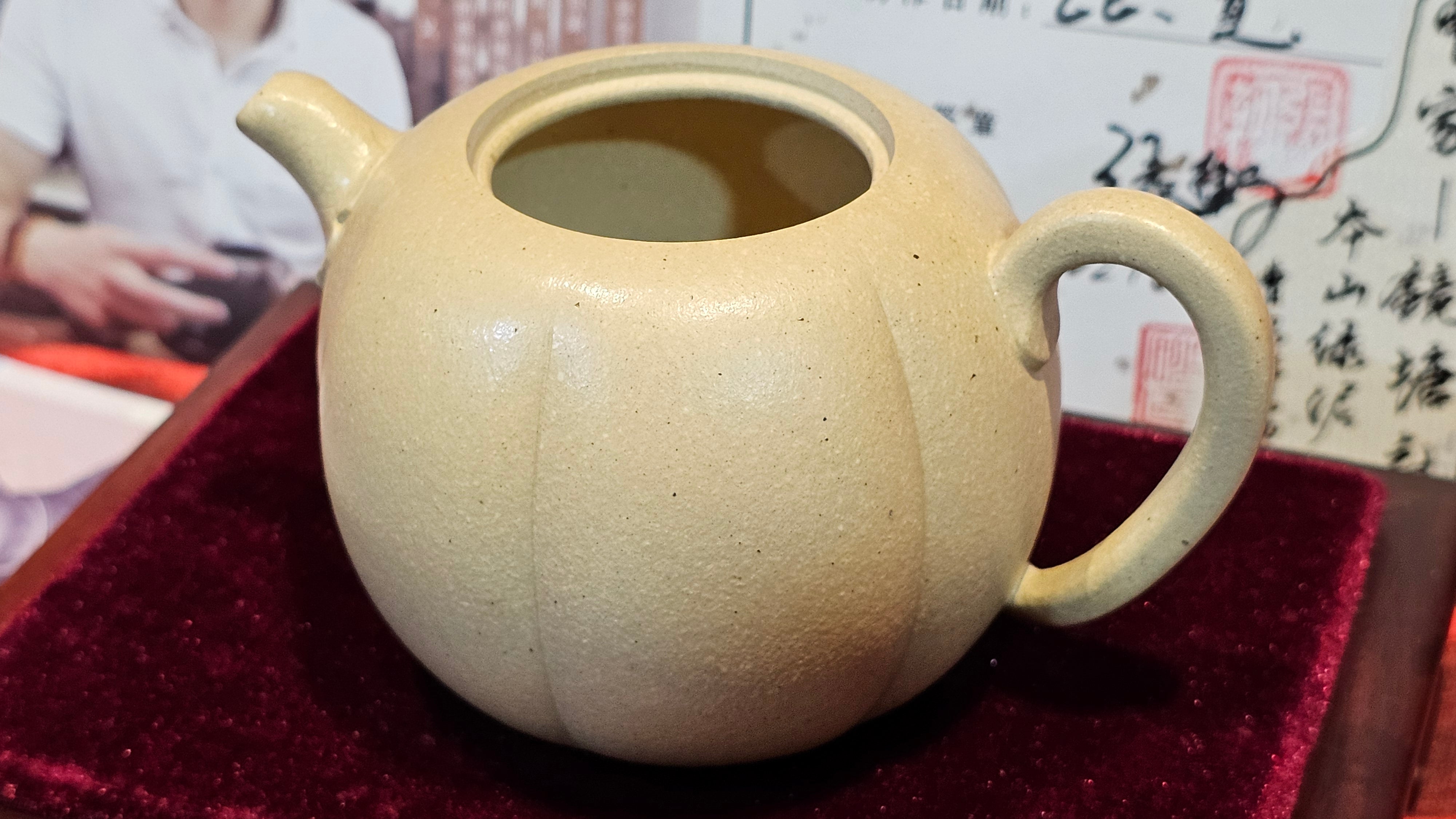 Commissioned work for Ms S.Muller: ZiSha work《甜瓜》"Tian Gua" 210ml, made with Cao Family's 100% BenShan LüNi 本山绿泥, crafted by L4 Assoc Master Artist Zhang Ke 助理工艺美术师, 张轲 ~ COMPLETED and CONGRATULATIONS to Ms S.Muller, Velden! The Netherlands🇳🇱.