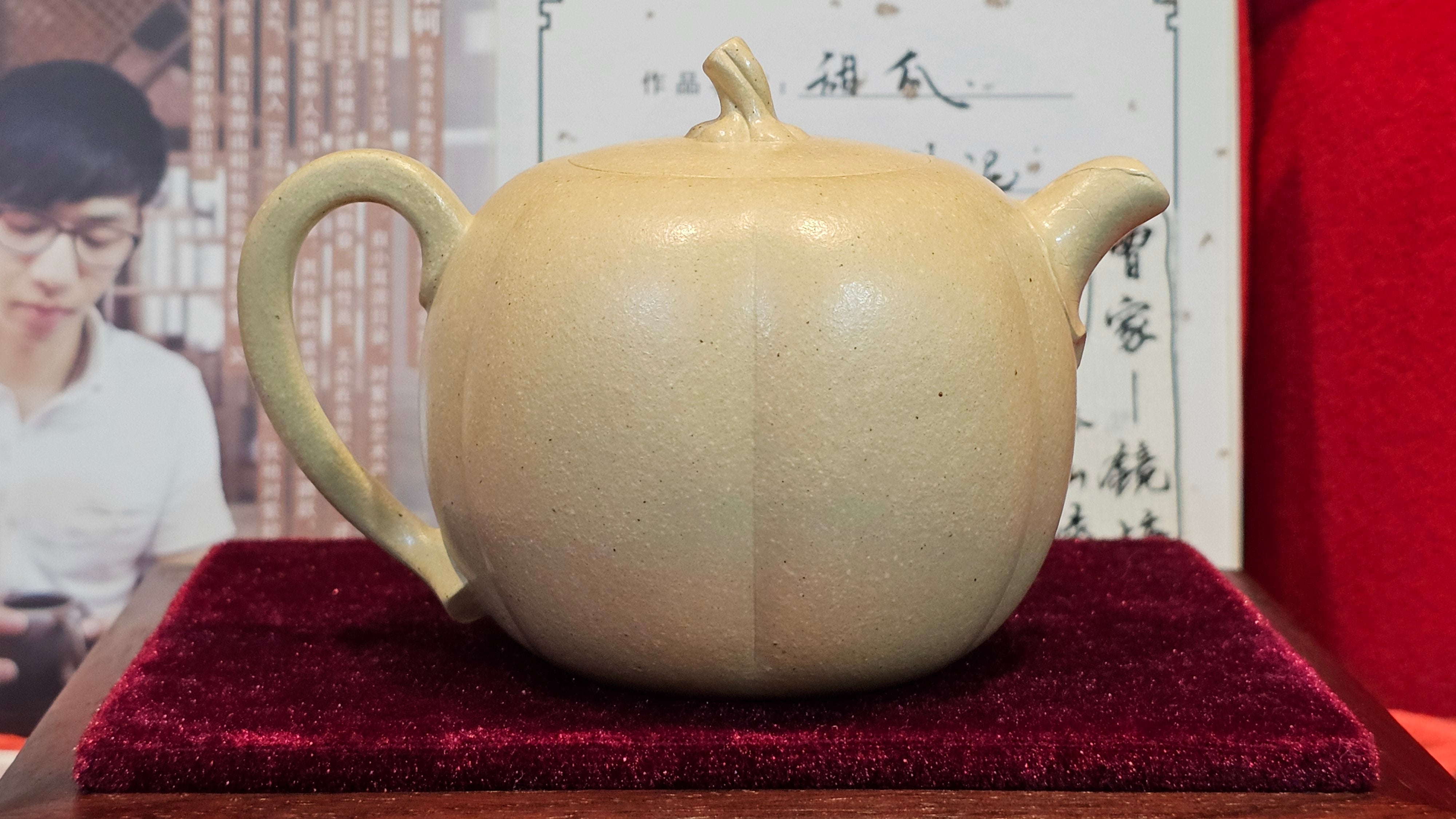 Commissioned work for Ms S.Muller: ZiSha work《甜瓜》"Tian Gua" 210ml, made with Cao Family's 100% BenShan LüNi 本山绿泥, crafted by L4 Assoc Master Artist Zhang Ke 助理工艺美术师, 张轲 ~ COMPLETED and CONGRATULATIONS to Ms S.Muller, Velden! The Netherlands🇳🇱.