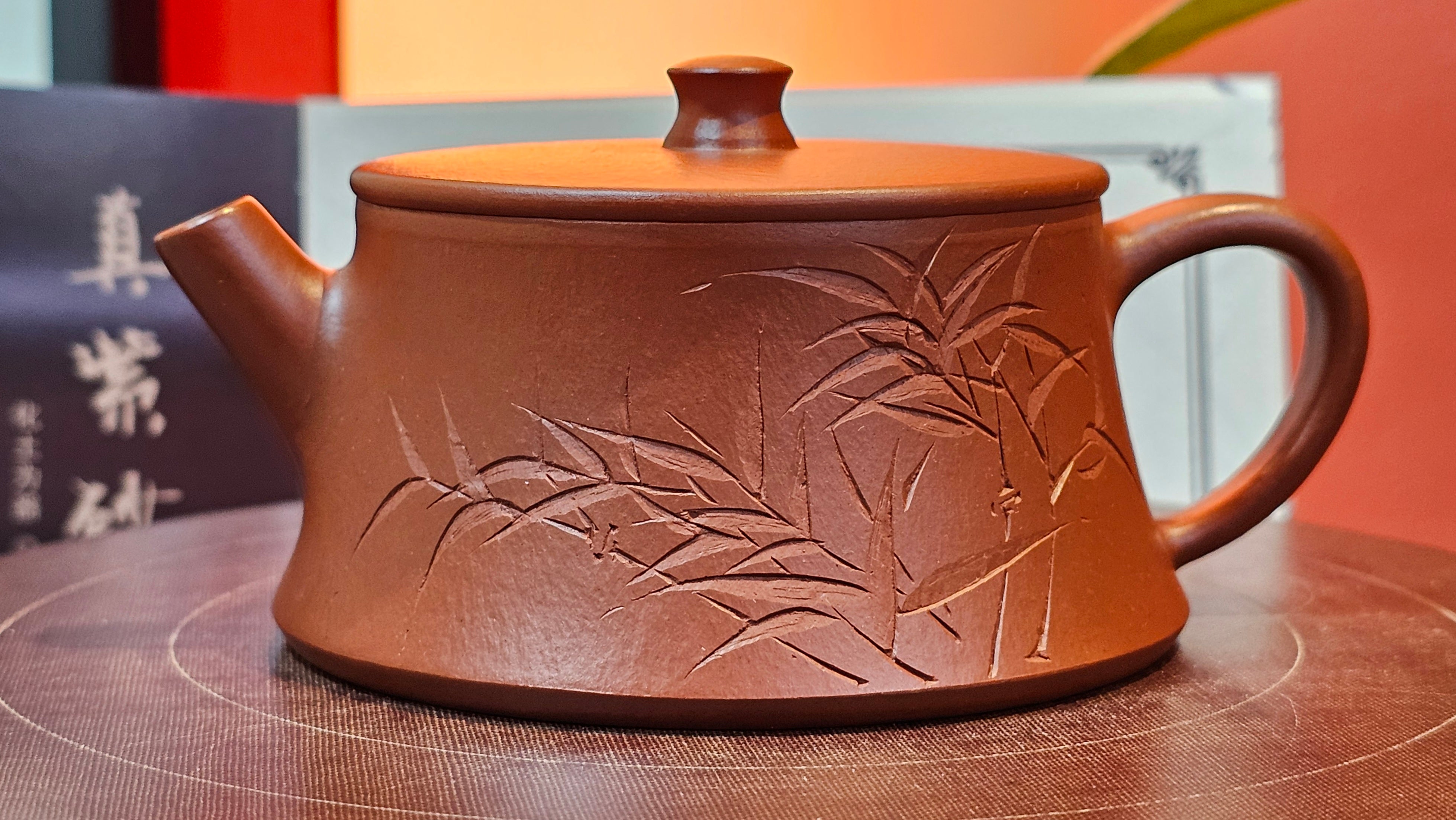 Yun Zhu 云柱 "Pillar of the Heavens", 138.2ml, Xiao Mei Yao Zhu Ni, by Craftsman Wang Hui 王慧 ~ "劲竹凌风" and Bamboo Engraving by Craftsman Yi De Shu 一德书 ~!Congratulations to Mr J.D.! 2059hts 7th Oct 2025, CO!