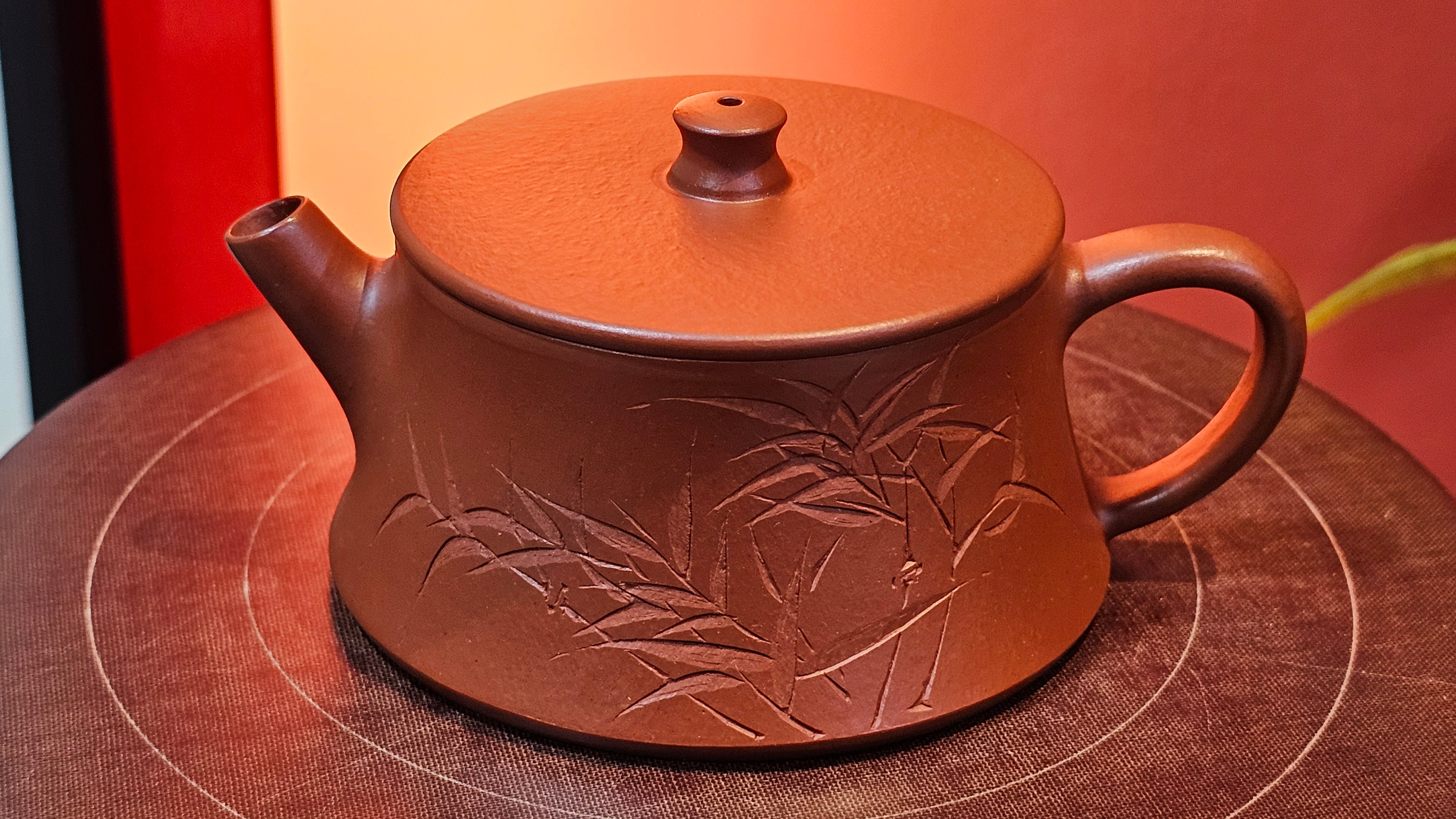 Yun Zhu 云柱 "Pillar of the Heavens", 138.2ml, Xiao Mei Yao Zhu Ni, by Craftsman Wang Hui 王慧 ~ "劲竹凌风" and Bamboo Engraving by Craftsman Yi De Shu 一德书 ~!Congratulations to Mr J.D.! 2059hts 7th Oct 2025, CO!