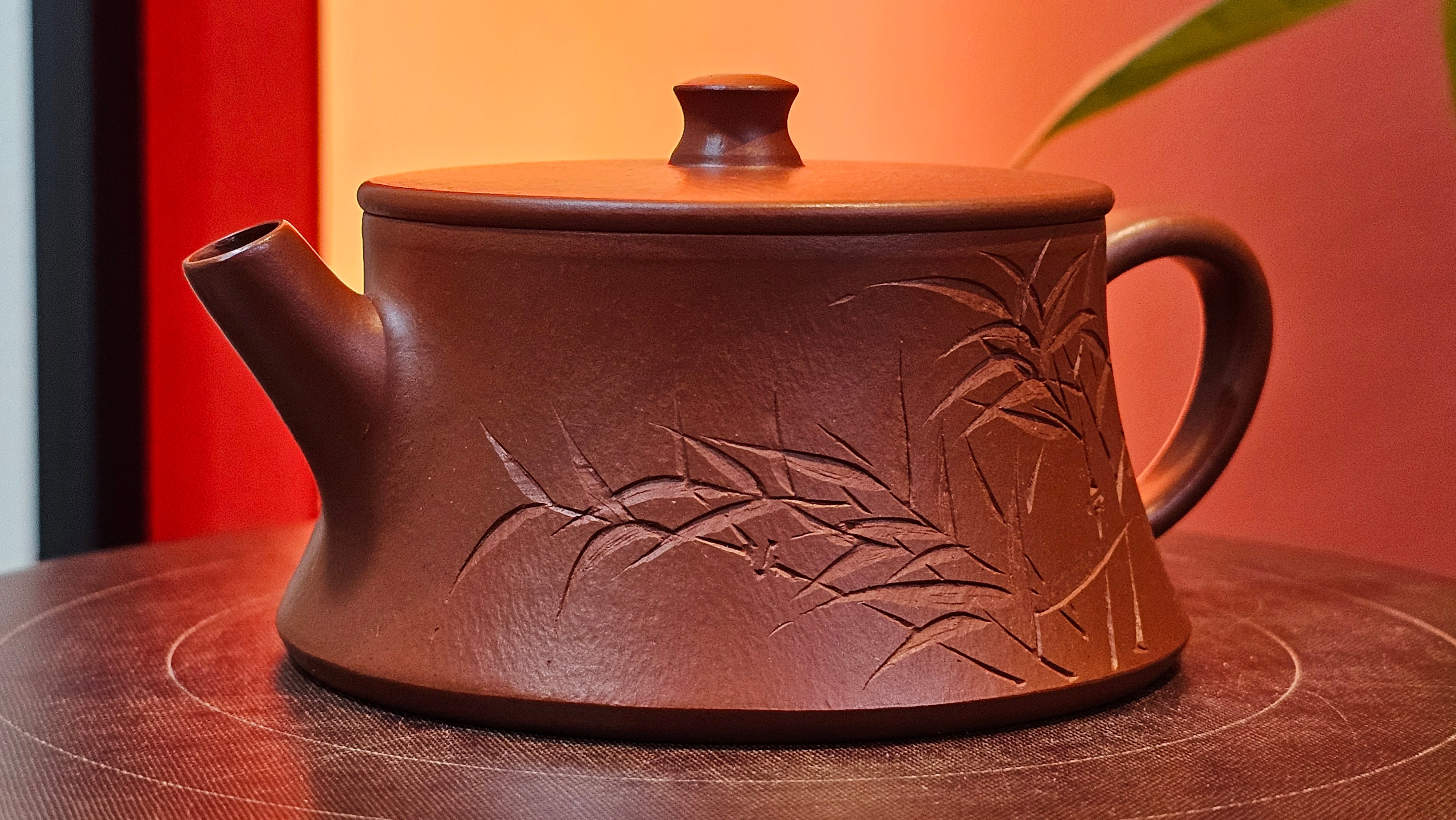 Yun Zhu 云柱 "Pillar of the Heavens", 138.2ml, Xiao Mei Yao Zhu Ni, by Craftsman Wang Hui 王慧 ~ "劲竹凌风" and Bamboo Engraving by Craftsman Yi De Shu 一德书 ~!Congratulations to Mr J.D.! 2059hts 7th Oct 2025, CO!