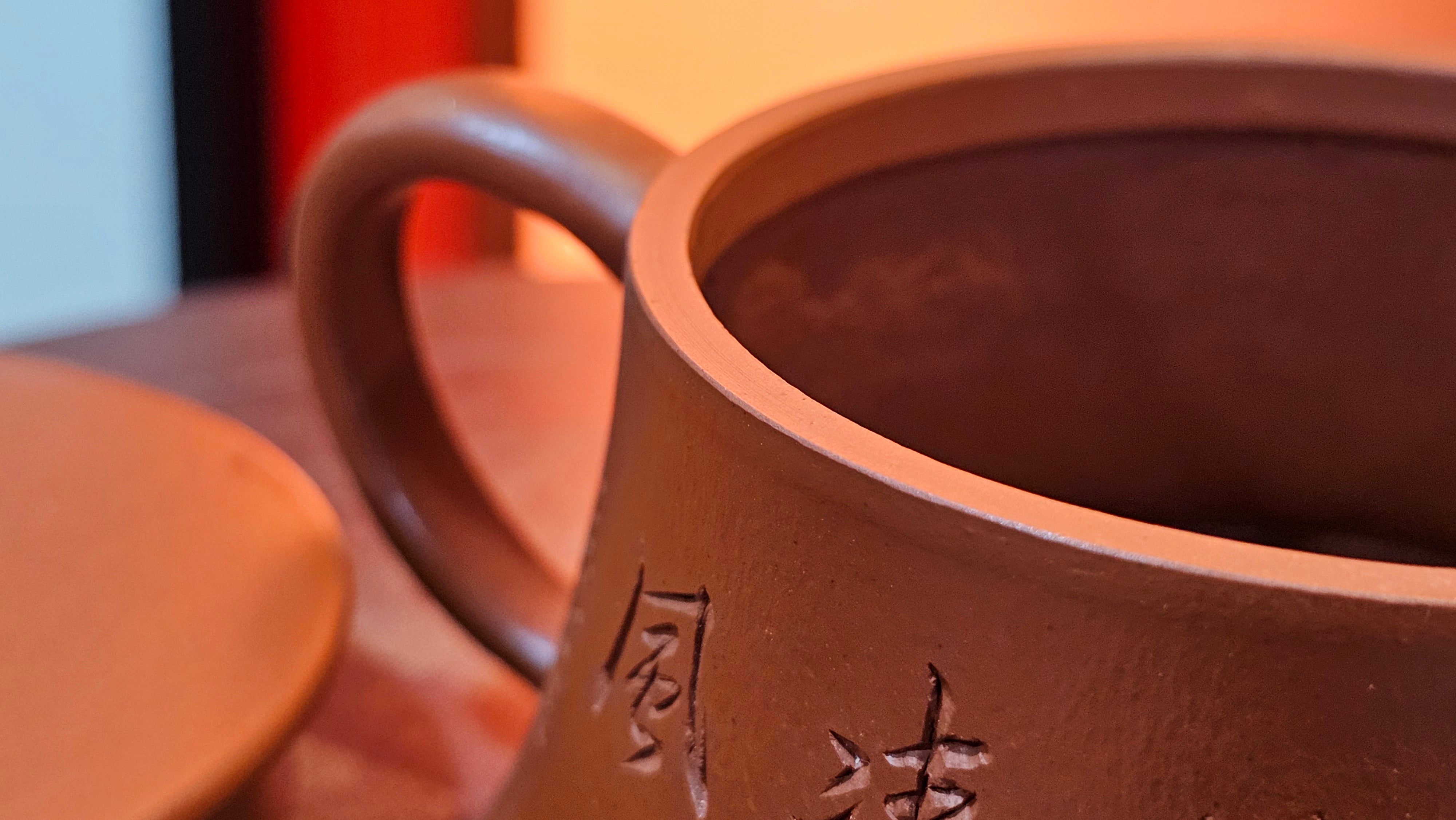 Yun Zhu 云柱 "Pillar of the Heavens", 138.2ml, Xiao Mei Yao Zhu Ni, by Craftsman Wang Hui 王慧 ~ "劲竹凌风" and Bamboo Engraving by Craftsman Yi De Shu 一德书 ~!Congratulations to Mr J.D.! 2059hts 7th Oct 2025, CO!