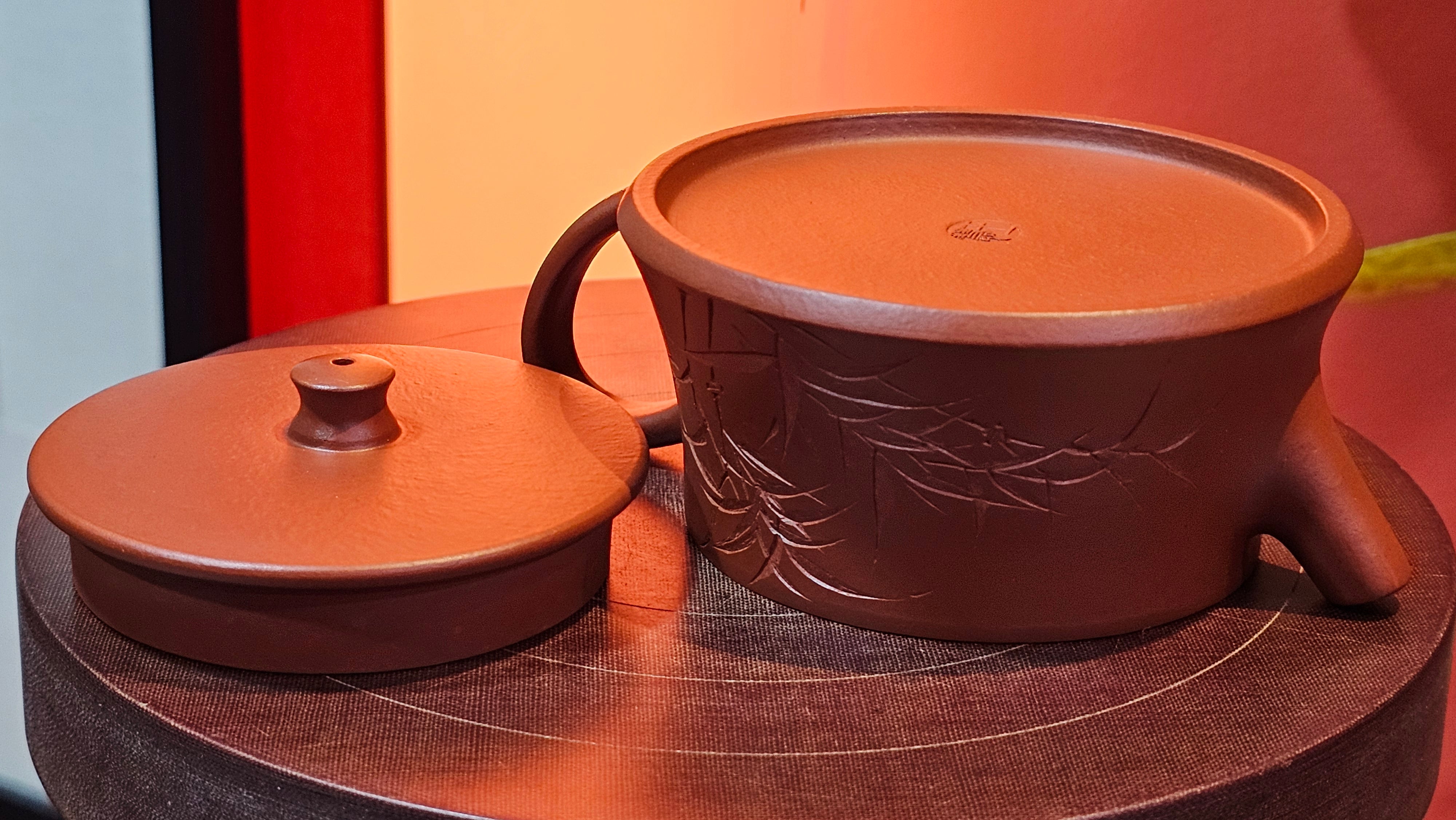 Yun Zhu 云柱 "Pillar of the Heavens", 138.2ml, Xiao Mei Yao Zhu Ni, by Craftsman Wang Hui 王慧 ~ "劲竹凌风" and Bamboo Engraving by Craftsman Yi De Shu 一德书 ~!Congratulations to Mr J.D.! 2059hts 7th Oct 2025, CO!