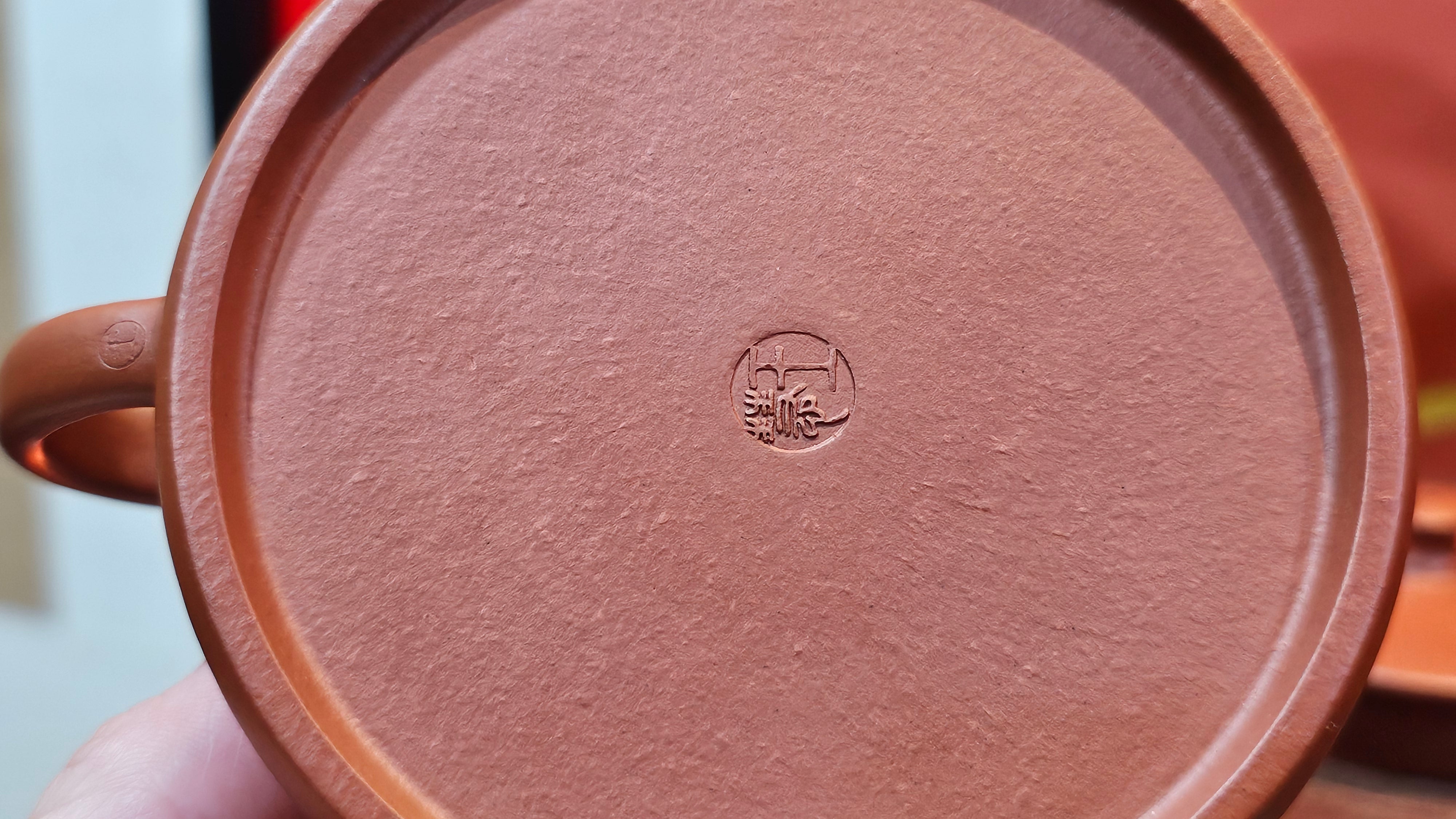 Yun Zhu 云柱 "Pillar of the Heavens", 138.2ml, Xiao Mei Yao Zhu Ni, by Craftsman Wang Hui 王慧 ~ "劲竹凌风" and Bamboo Engraving by Craftsman Yi De Shu 一德书 ~!Congratulations to Mr J.D.! 2059hts 7th Oct 2025, CO!