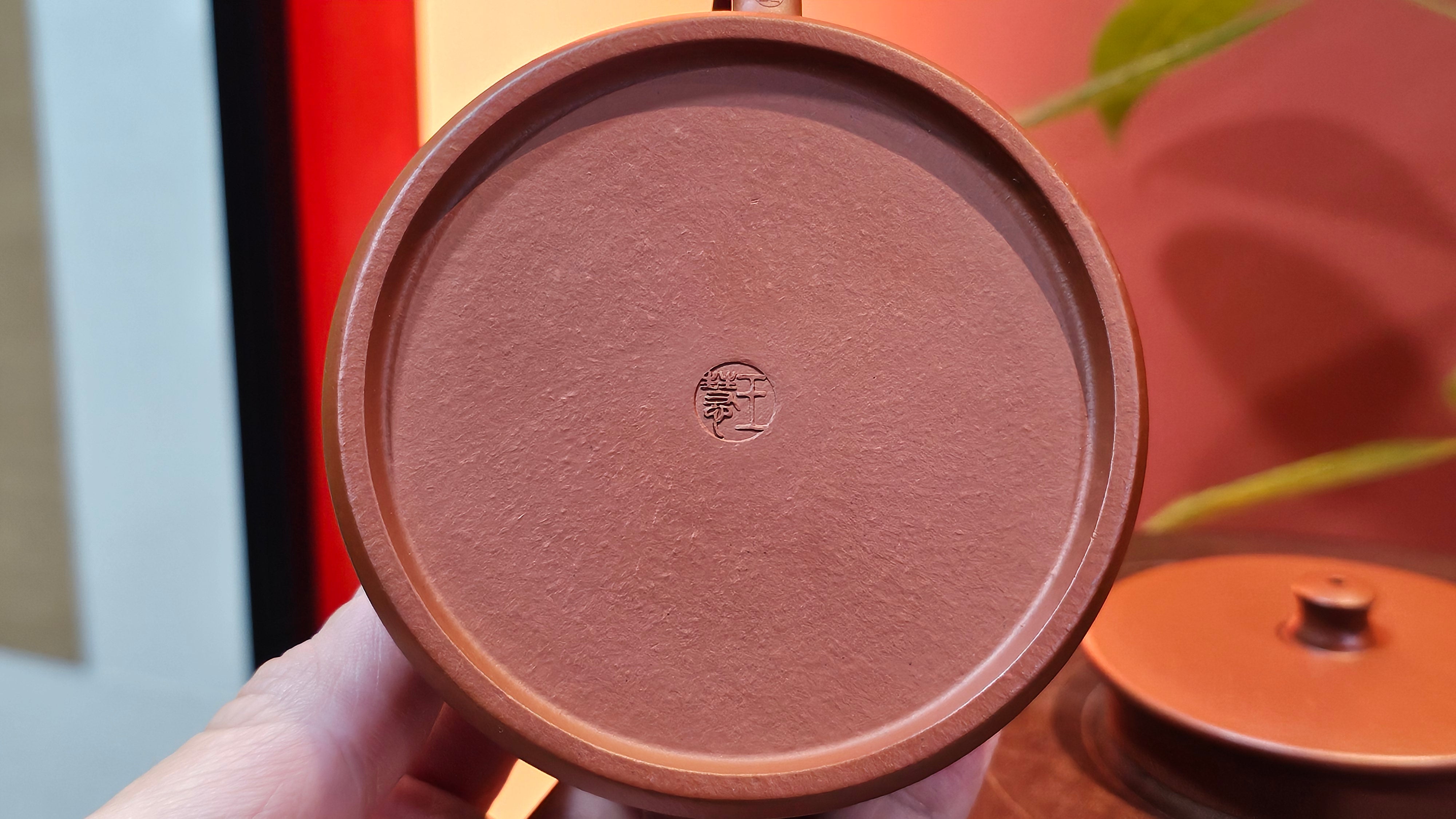 Yun Zhu 云柱 "Pillar of the Heavens", 138.2ml, Xiao Mei Yao Zhu Ni, by Craftsman Wang Hui 王慧 ~ "劲竹凌风" and Bamboo Engraving by Craftsman Yi De Shu 一德书 ~!Congratulations to Mr J.D.! 2059hts 7th Oct 2025, CO!