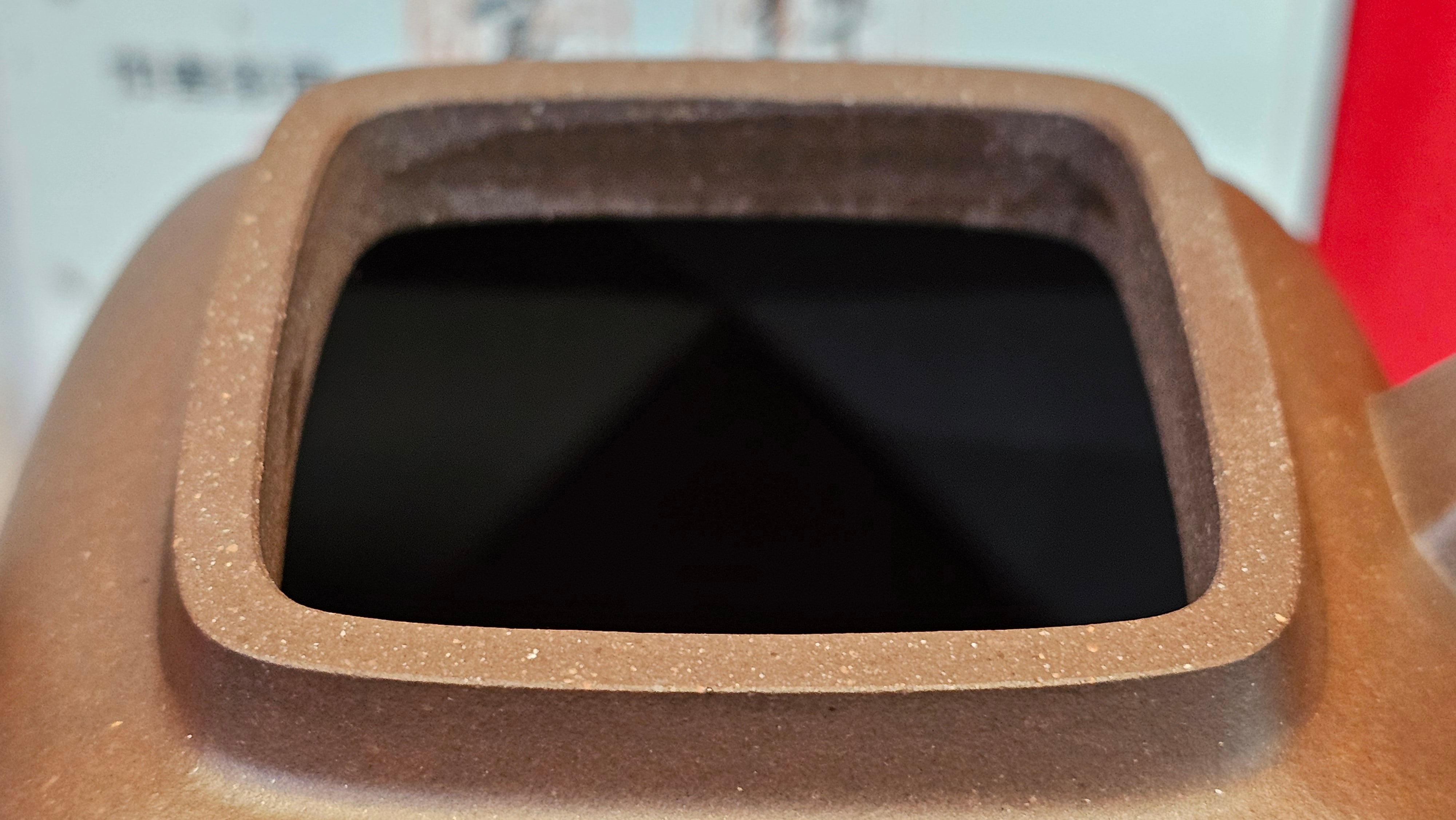 《鸣远四方》"Ming Yuan Si Fang", 348.3ml, Di Cao Qing Zi Ni, by L2A Senior Consummate Artist Yuan Hui 高级振兴技艺师兼高级工艺美术师～袁辉 ~ Congratulations to Mr B.I.! 1718hrs 3rd Oct 2025, St. Charles! IL!