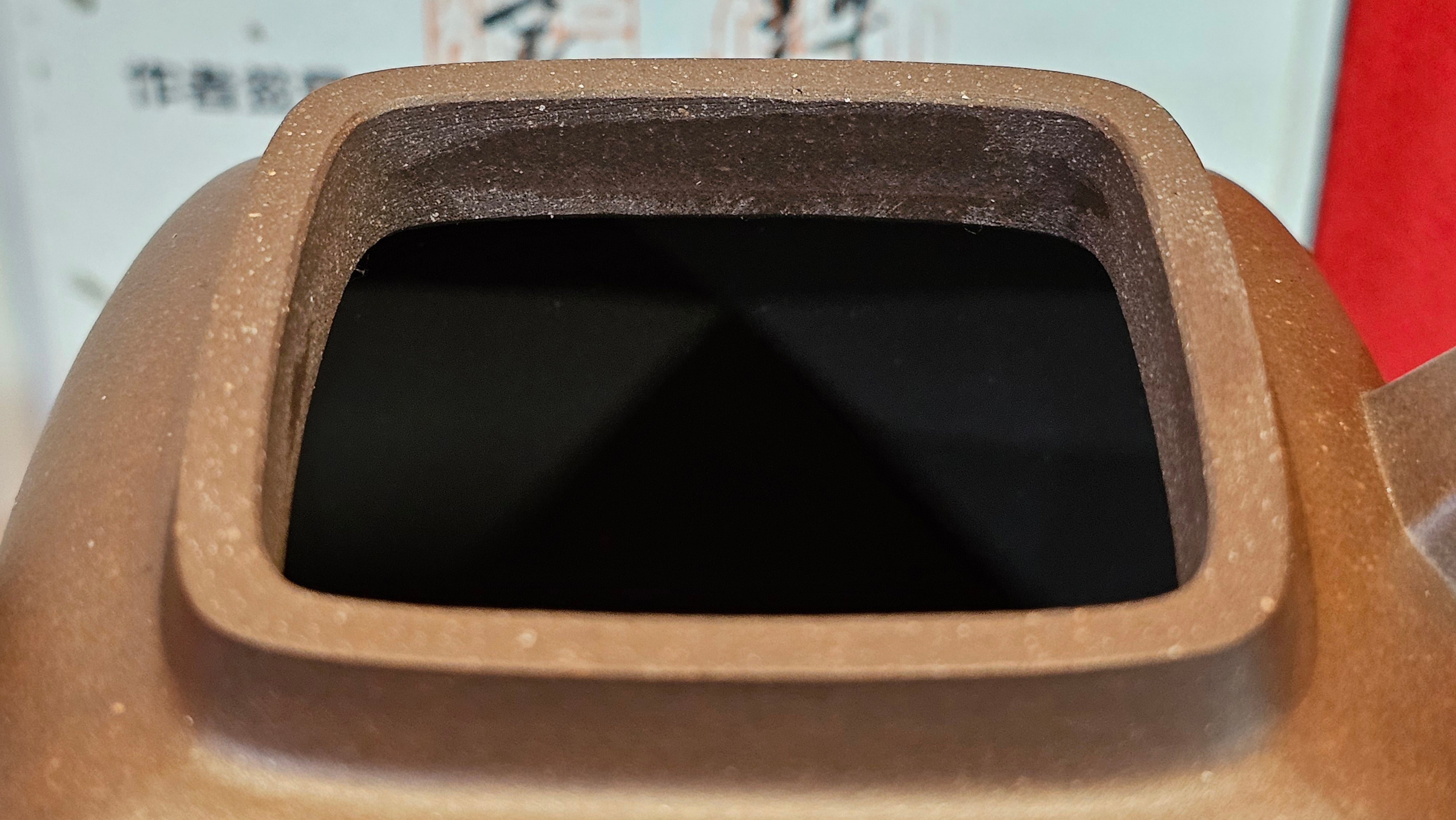 《鸣远四方》"Ming Yuan Si Fang", 348.3ml, Di Cao Qing Zi Ni, by L2A Senior Consummate Artist Yuan Hui 高级振兴技艺师兼高级工艺美术师～袁辉 ~ Congratulations to Mr B.I.! 1718hrs 3rd Oct 2025, St. Charles! IL!