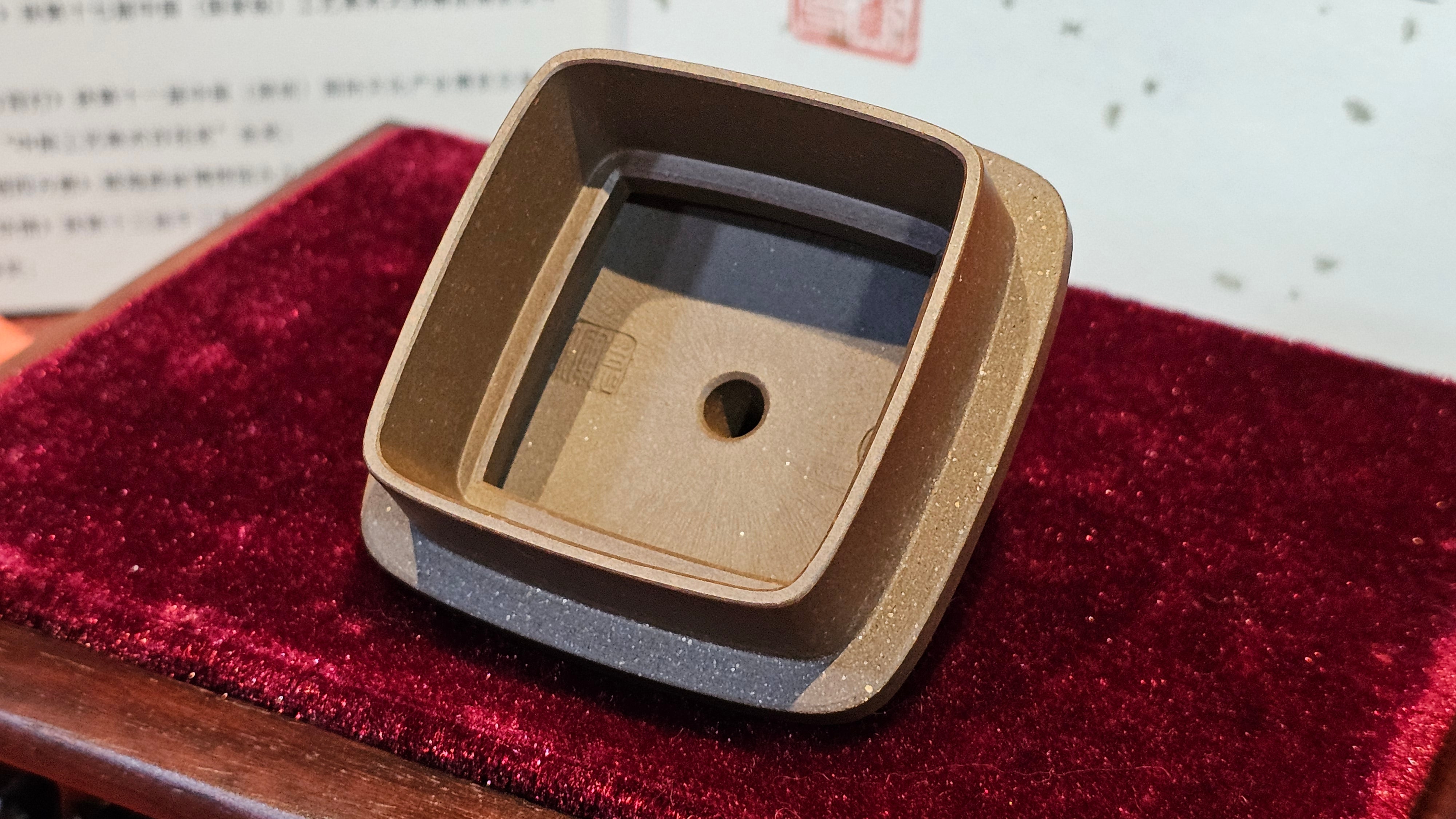 《鸣远四方》"Ming Yuan Si Fang", 348.3ml, Di Cao Qing Zi Ni, by L2A Senior Consummate Artist Yuan Hui 高级振兴技艺师兼高级工艺美术师～袁辉 ~ Congratulations to Mr B.I.! 1718hrs 3rd Oct 2025, St. Charles! IL!