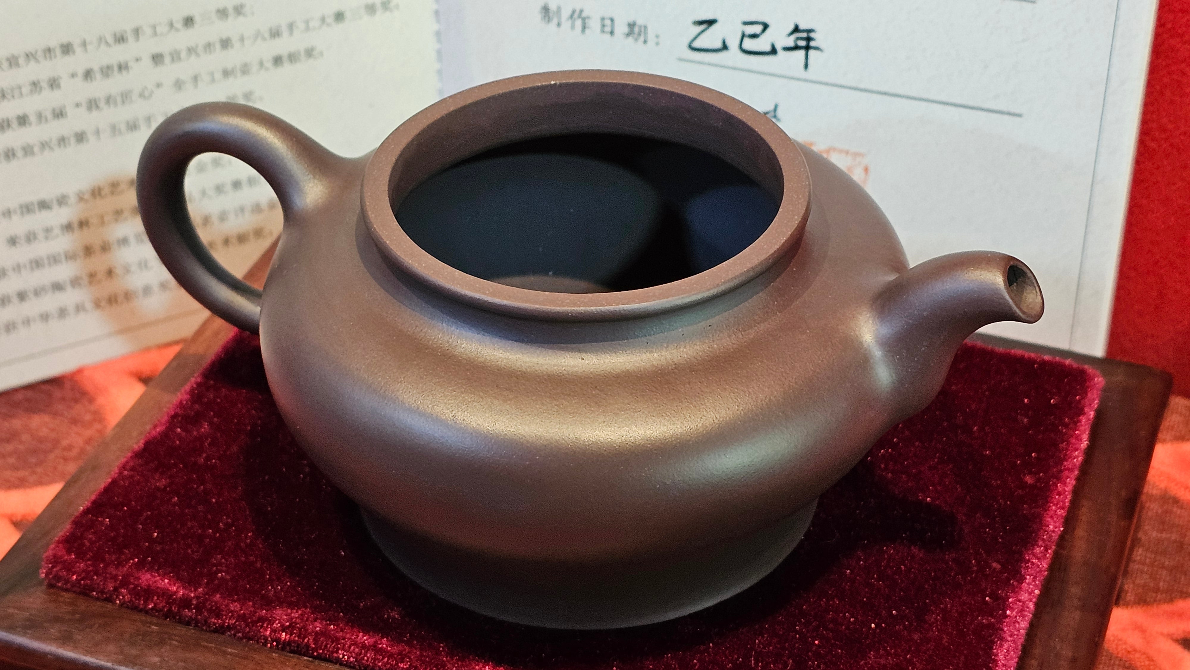《高耀日》"Gao Yao Ri", 240.9ml, Gao Wen Zi Ni 高温紫泥 ~ Crafted by L3A Consummate Master Artist Li Yan Ru 李艳如 ~!Congratulations to Ms J.C., 0421hrs 4th Oct 2025, Los Angeles, CA!