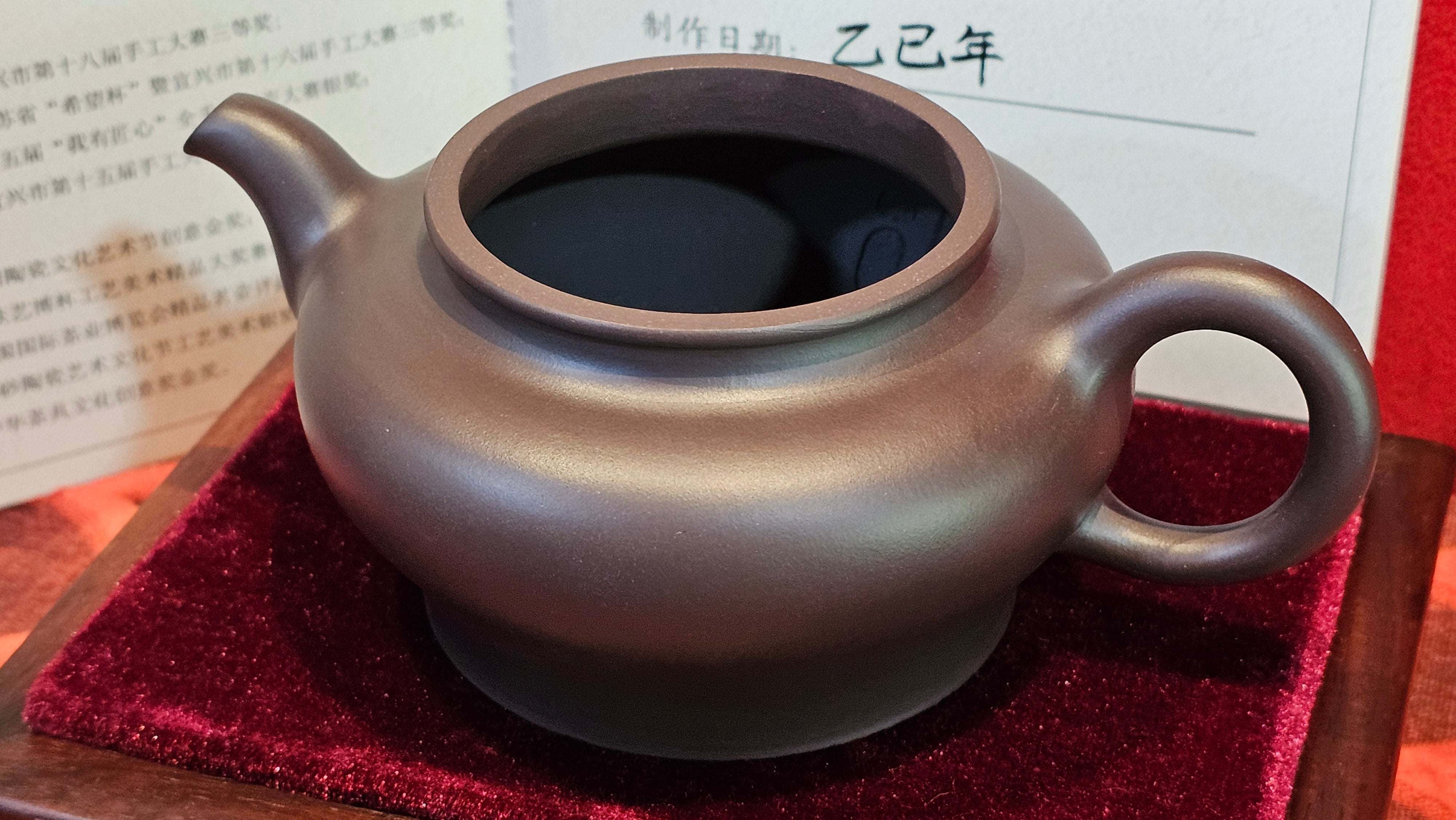 《高耀日》"Gao Yao Ri", 240.9ml, Gao Wen Zi Ni 高温紫泥 ~ Crafted by L3A Consummate Master Artist Li Yan Ru 李艳如 ~!Congratulations to Ms J.C., 0421hrs 4th Oct 2025, Los Angeles, CA!