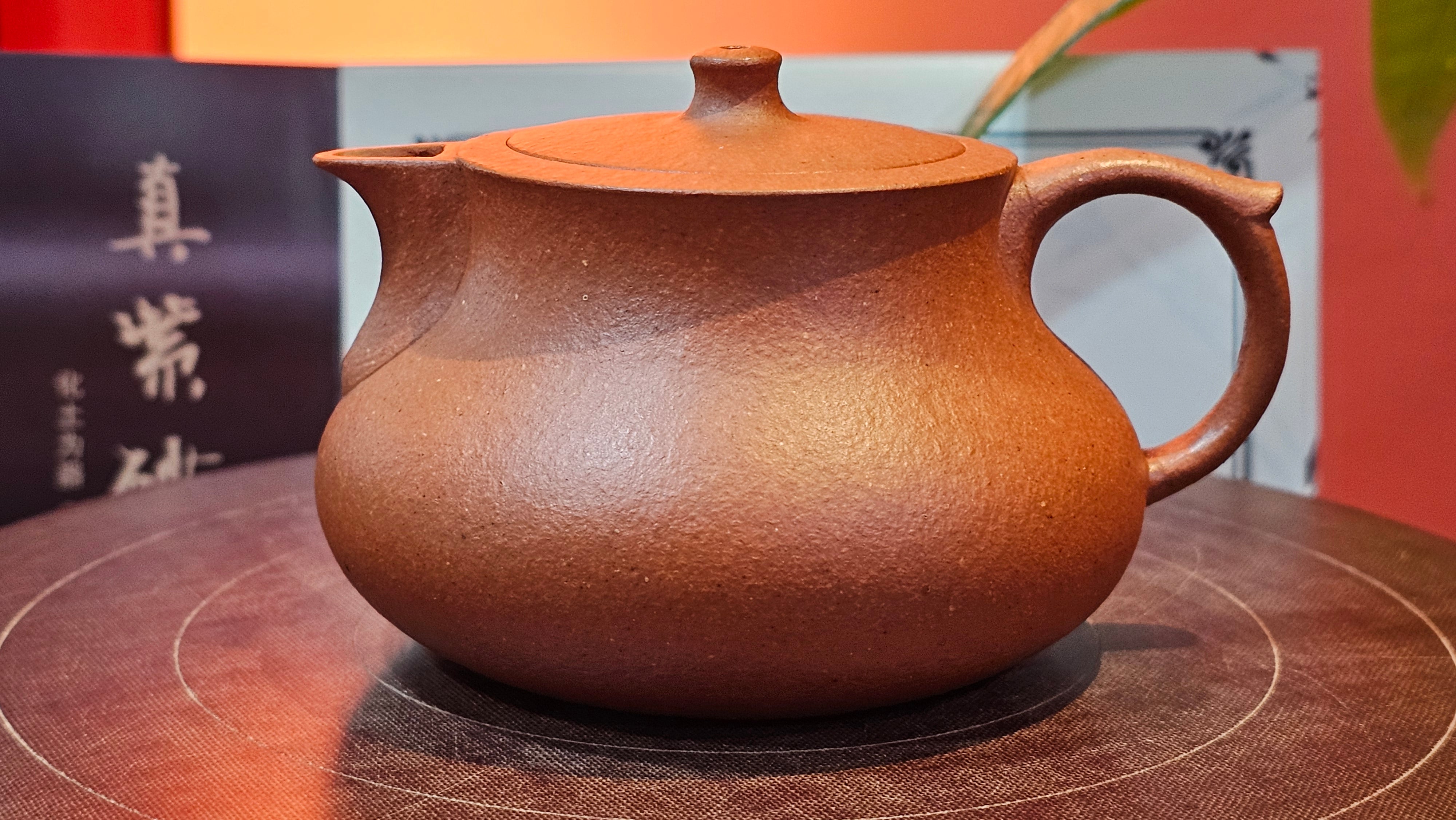 Le Rong 乐荣, 121.2ml, rare Zhu Sha 朱砂 (highest granularity form of ZhuNi), by Craftsman Gu Xiao Ming 顾小明 ~!Congratulations to Mr E.W.! 1237hrs 7th Oct 2025, Berkeley, CA!