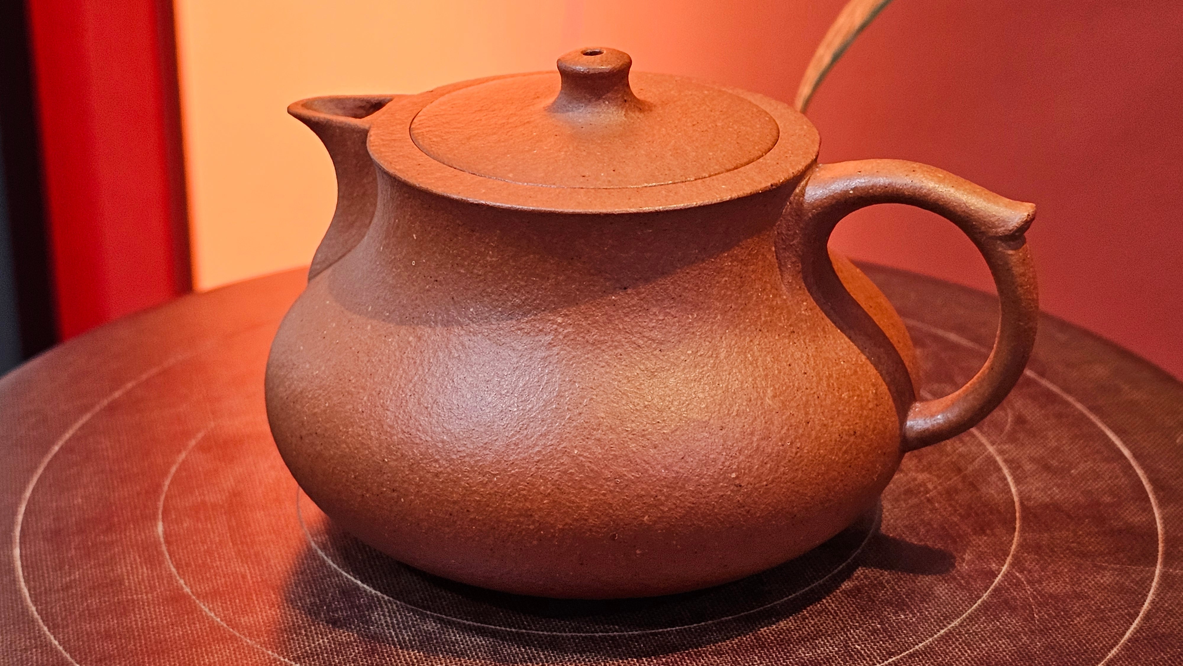 Le Rong 乐荣, 121.2ml, rare Zhu Sha 朱砂 (highest granularity form of ZhuNi), by Craftsman Gu Xiao Ming 顾小明 ~!Congratulations to Mr E.W.! 1237hrs 7th Oct 2025, Berkeley, CA!