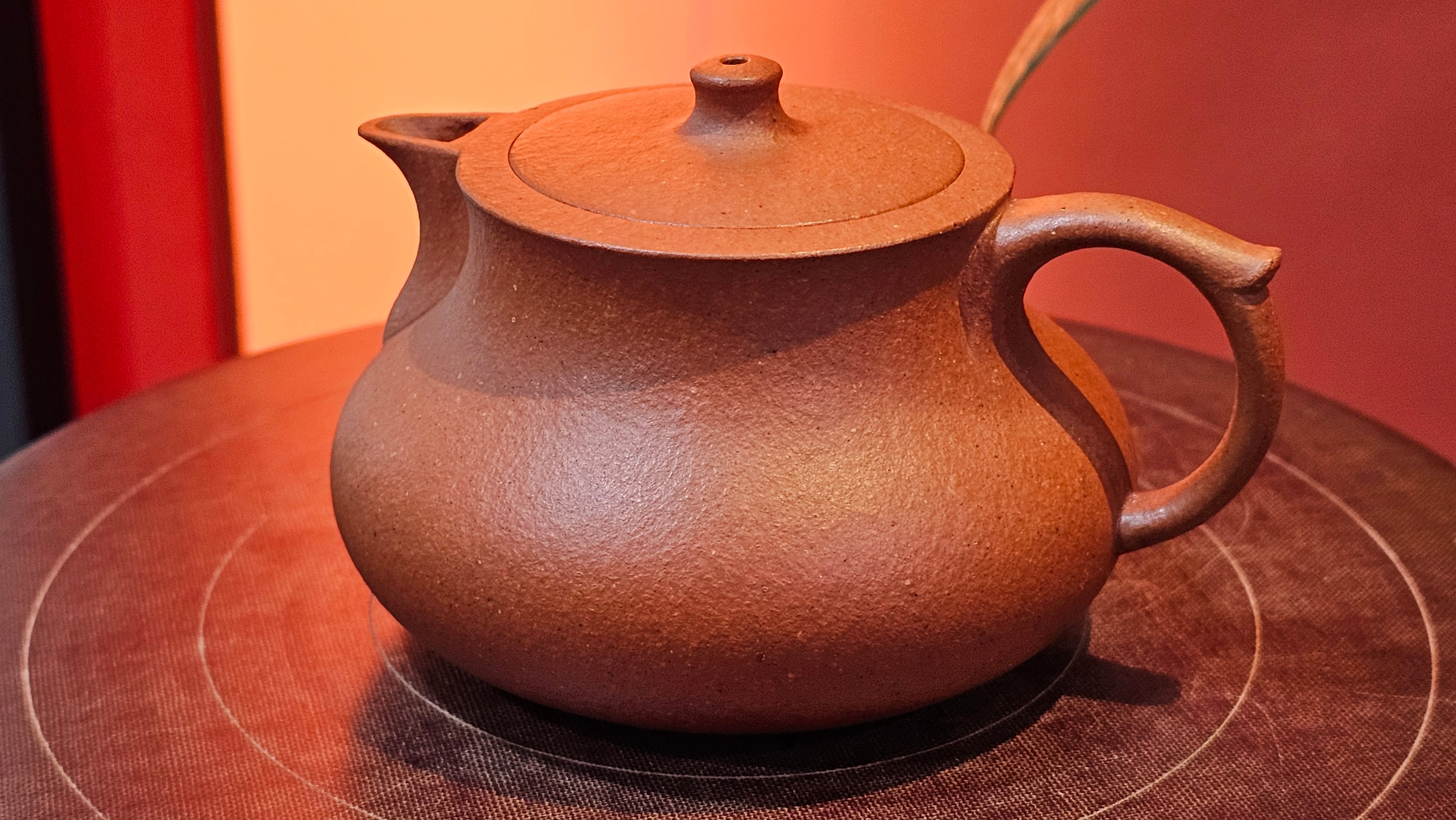 Le Rong 乐荣, 121.2ml, rare Zhu Sha 朱砂 (highest granularity form of ZhuNi), by Craftsman Gu Xiao Ming 顾小明 ~!Congratulations to Mr E.W.! 1237hrs 7th Oct 2025, Berkeley, CA!