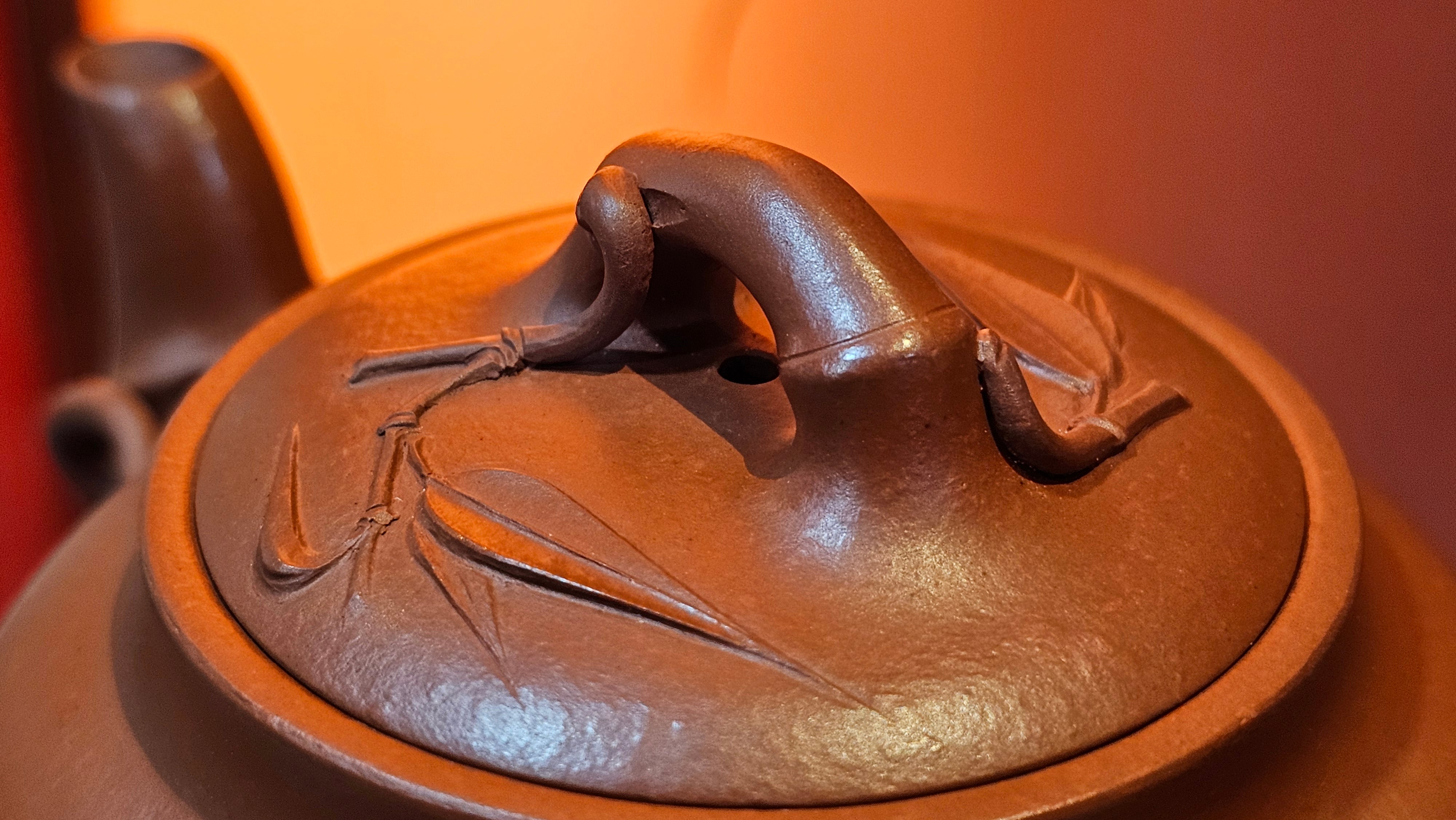 《高风亮节》"Gao Feng Liang Jie",  221.1ml, Ornate 花器! ~ Xiao Mei Yao Zhu Ni 小煤窑朱泥,  by Craftsman Shi Yun 石芸 ~ Congratulations!to Mr J.D.! 2213hrs 8th Oct 2025, Castle Pines! CO!