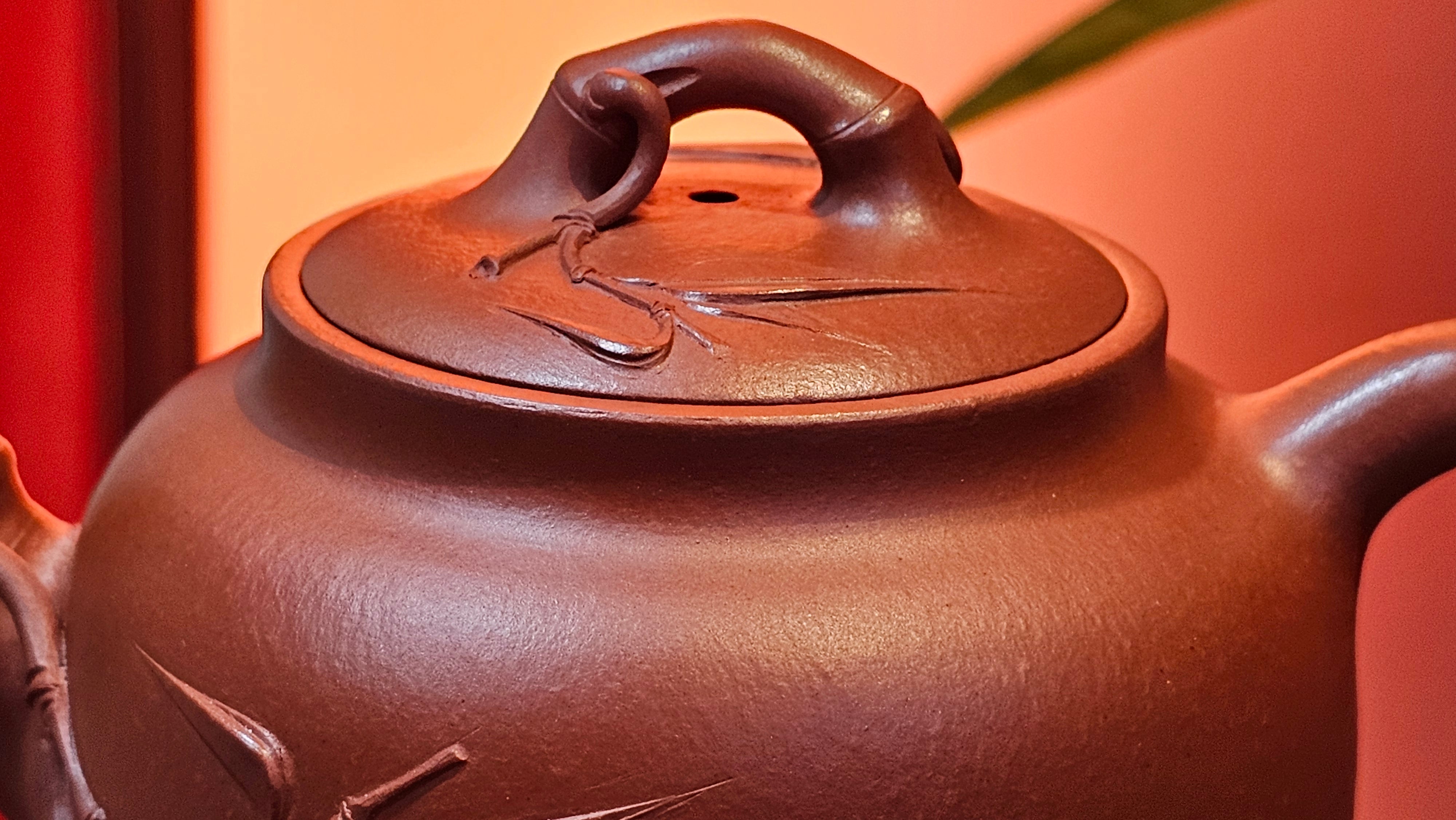 《高风亮节》"Gao Feng Liang Jie",  221.1ml, Ornate 花器! ~ Xiao Mei Yao Zhu Ni 小煤窑朱泥,  by Craftsman Shi Yun 石芸 ~ Congratulations!to Mr J.D.! 2213hrs 8th Oct 2025, Castle Pines! CO!