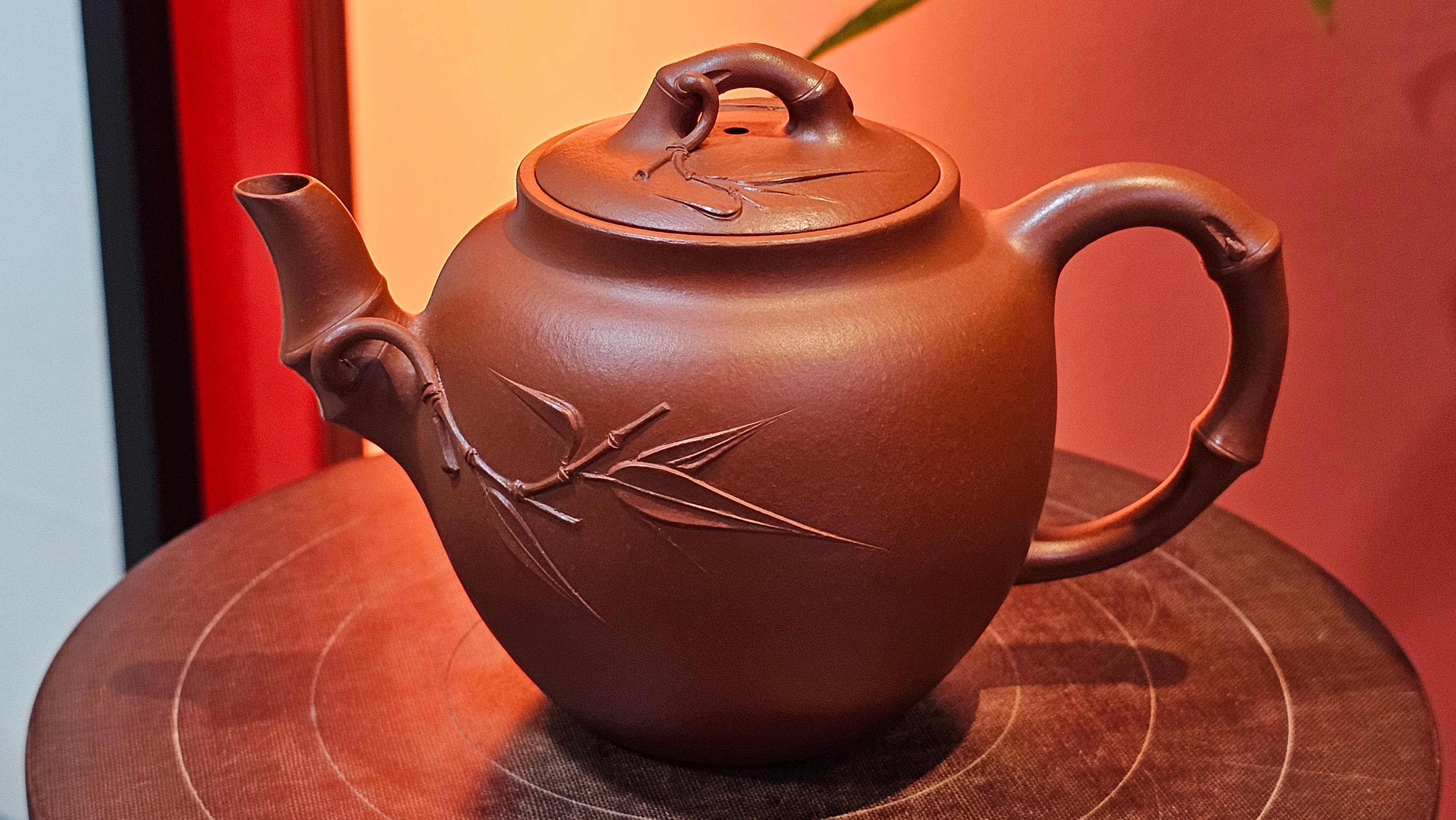 《高风亮节》"Gao Feng Liang Jie",  221.1ml, Ornate 花器! ~ Xiao Mei Yao Zhu Ni 小煤窑朱泥,  by Craftsman Shi Yun 石芸 ~ Congratulations!to Mr J.D.! 2213hrs 8th Oct 2025, Castle Pines! CO!