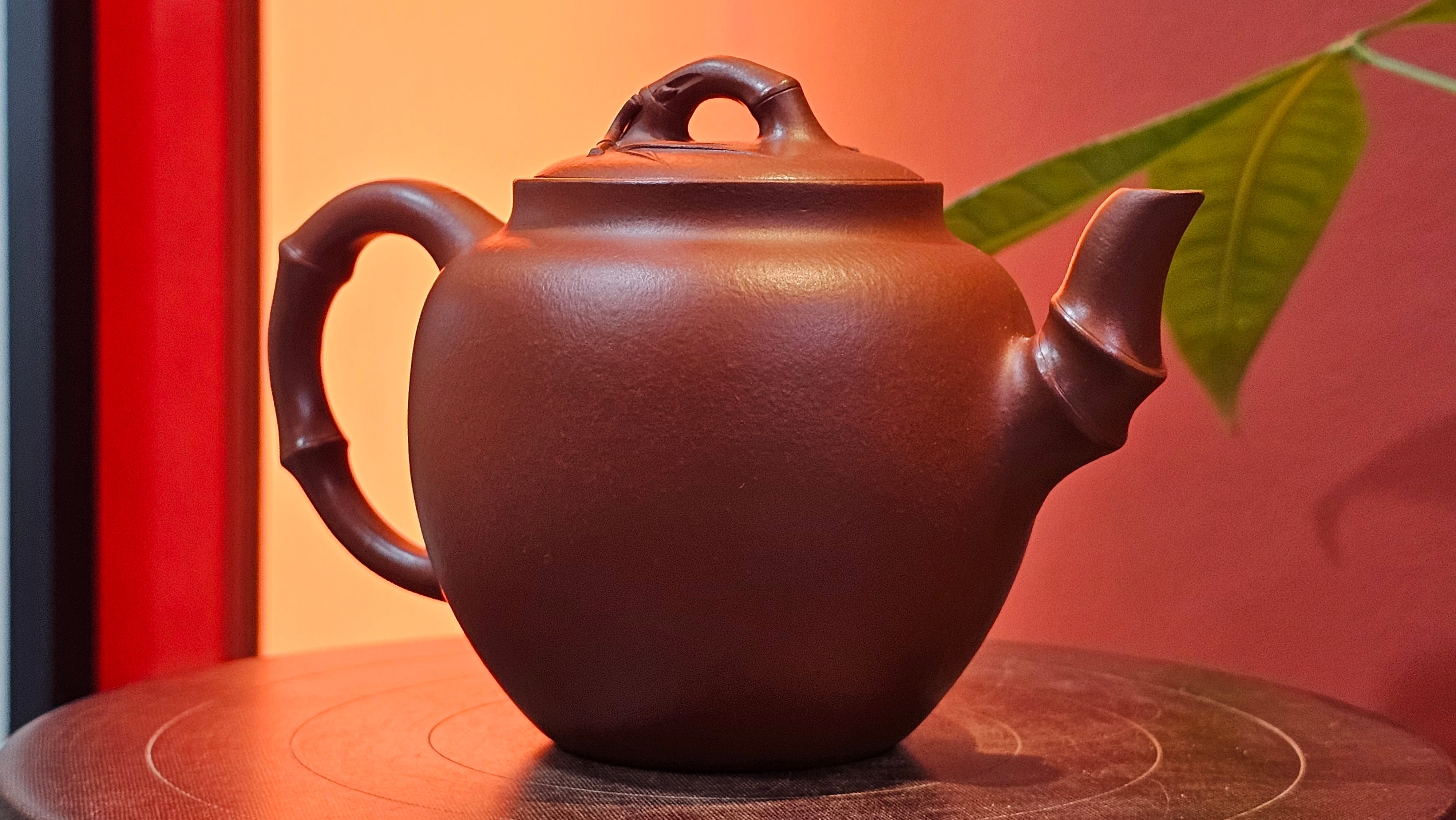 《高风亮节》"Gao Feng Liang Jie",  221.1ml, Ornate 花器! ~ Xiao Mei Yao Zhu Ni 小煤窑朱泥,  by Craftsman Shi Yun 石芸 ~ Congratulations!to Mr J.D.! 2213hrs 8th Oct 2025, Castle Pines! CO!