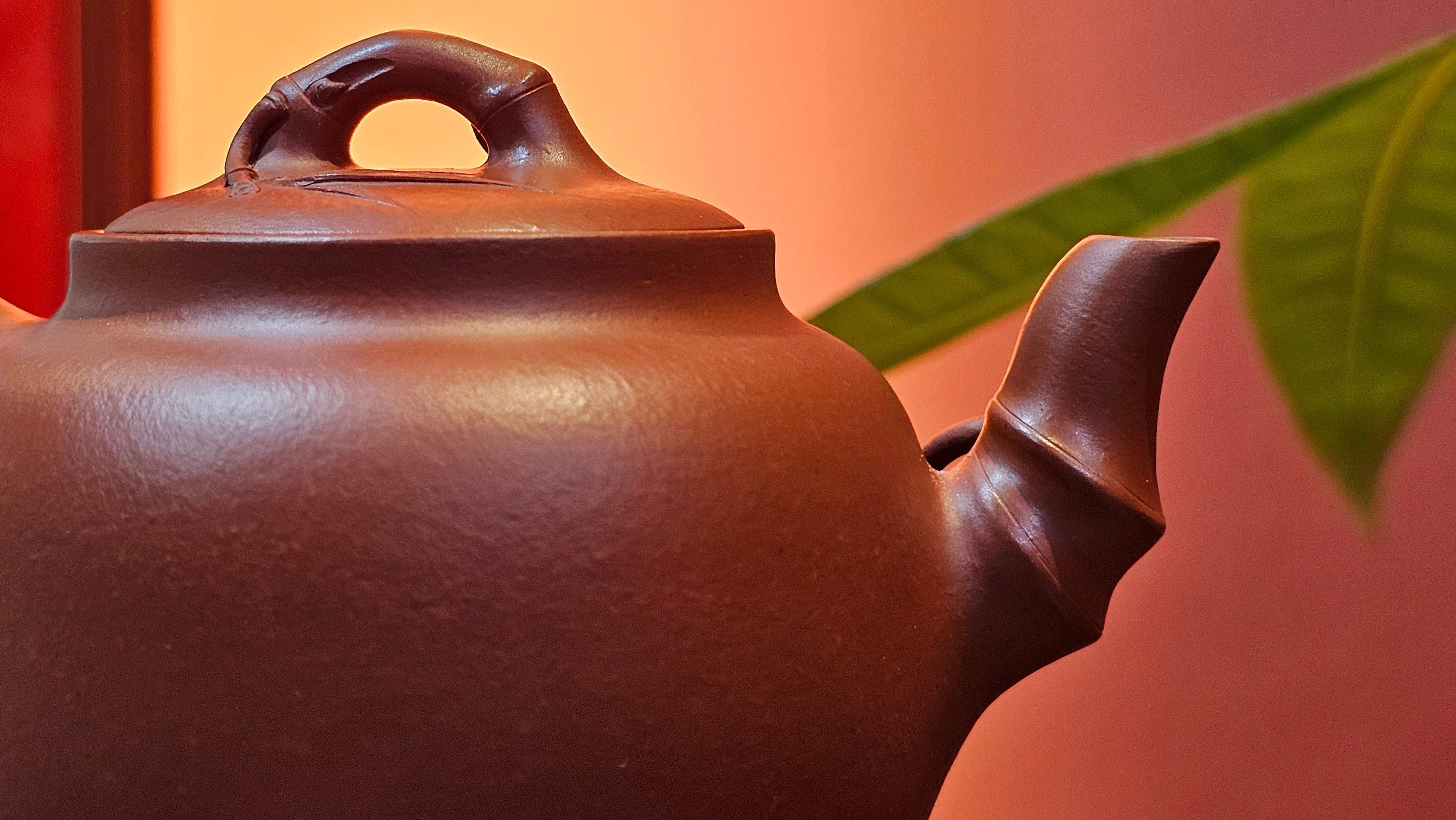 《高风亮节》"Gao Feng Liang Jie",  221.1ml, Ornate 花器! ~ Xiao Mei Yao Zhu Ni 小煤窑朱泥,  by Craftsman Shi Yun 石芸 ~ Congratulations!to Mr J.D.! 2213hrs 8th Oct 2025, Castle Pines! CO!