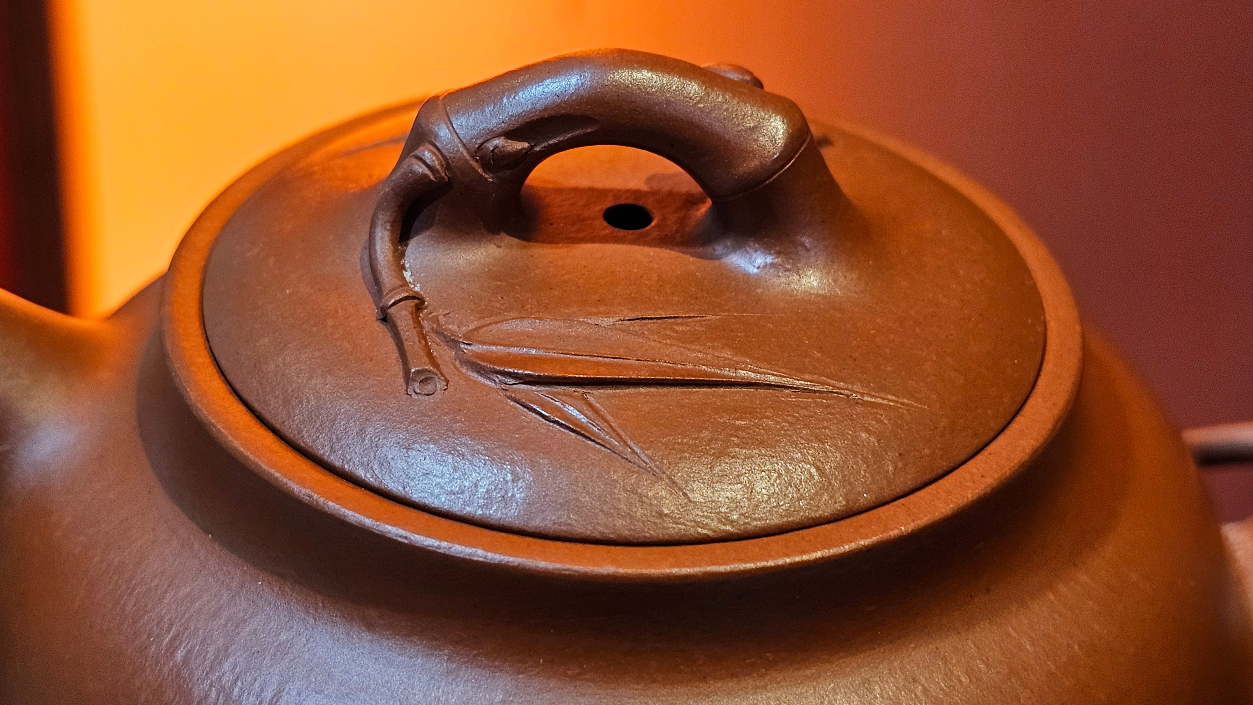 《高风亮节》"Gao Feng Liang Jie",  221.1ml, Ornate 花器! ~ Xiao Mei Yao Zhu Ni 小煤窑朱泥,  by Craftsman Shi Yun 石芸 ~ Congratulations!to Mr J.D.! 2213hrs 8th Oct 2025, Castle Pines! CO!