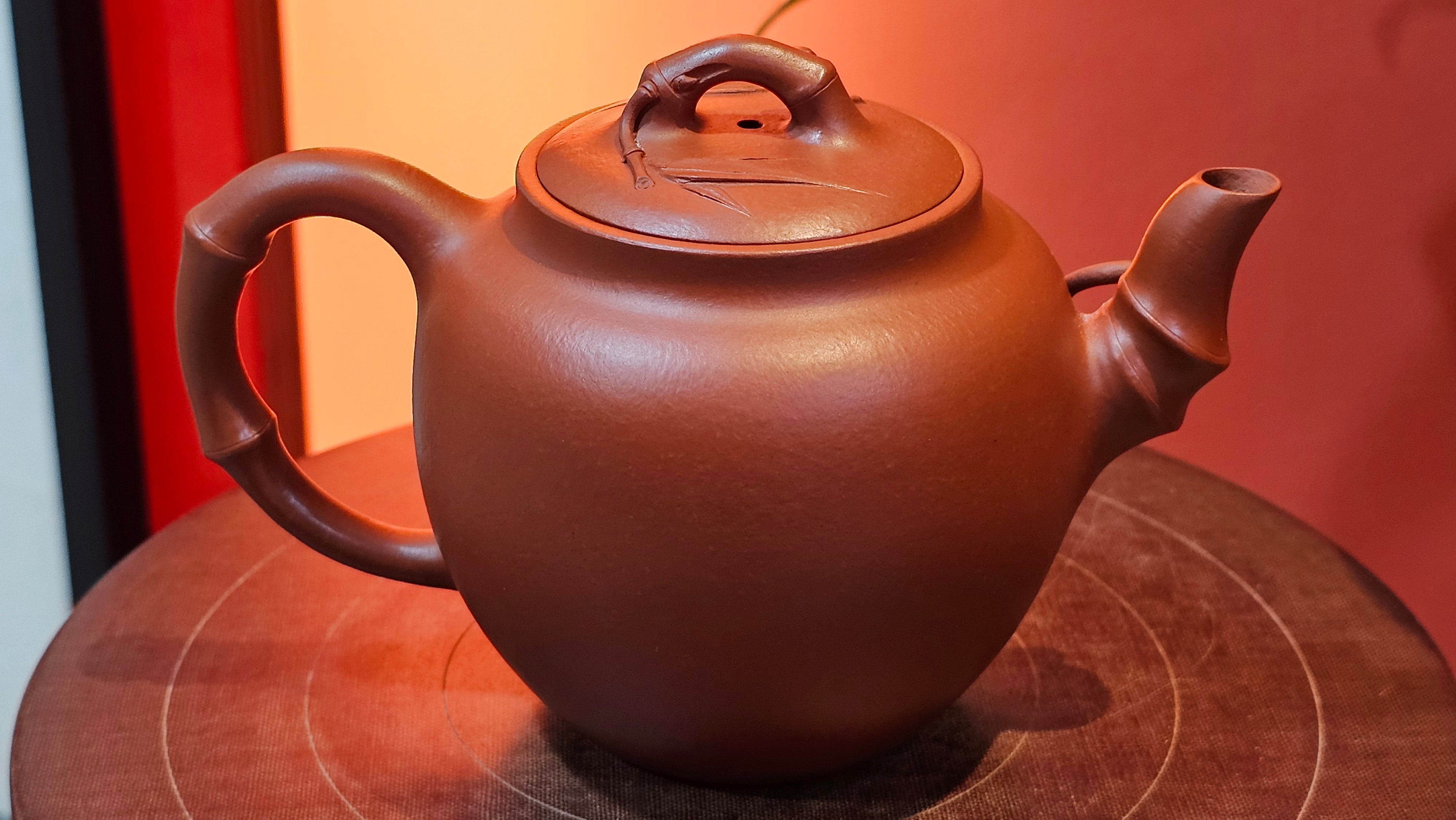 《高风亮节》"Gao Feng Liang Jie",  221.1ml, Ornate 花器! ~ Xiao Mei Yao Zhu Ni 小煤窑朱泥,  by Craftsman Shi Yun 石芸 ~ Congratulations!to Mr J.D.! 2213hrs 8th Oct 2025, Castle Pines! CO!