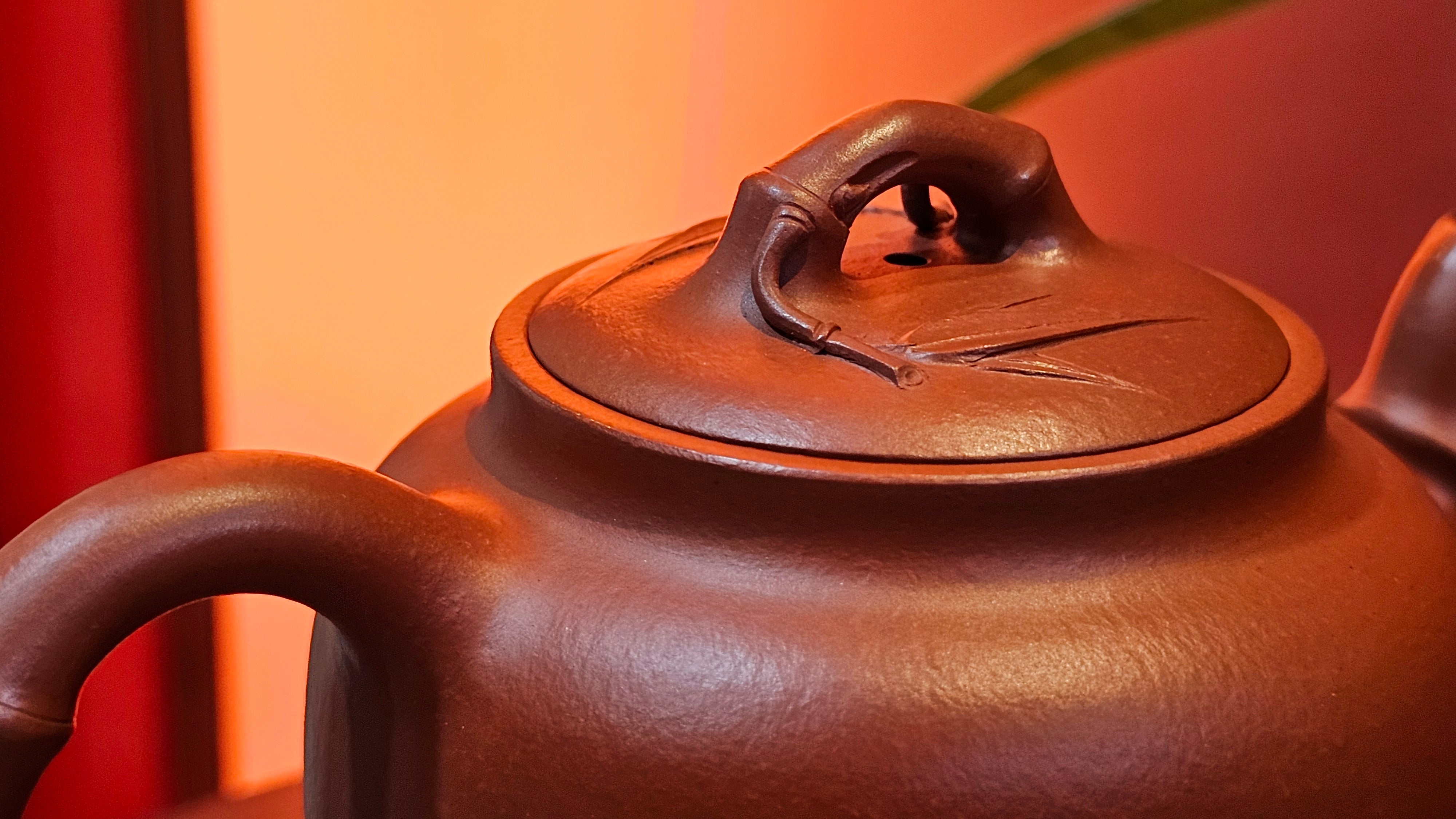 《高风亮节》"Gao Feng Liang Jie",  221.1ml, Ornate 花器! ~ Xiao Mei Yao Zhu Ni 小煤窑朱泥,  by Craftsman Shi Yun 石芸 ~ Congratulations!to Mr J.D.! 2213hrs 8th Oct 2025, Castle Pines! CO!