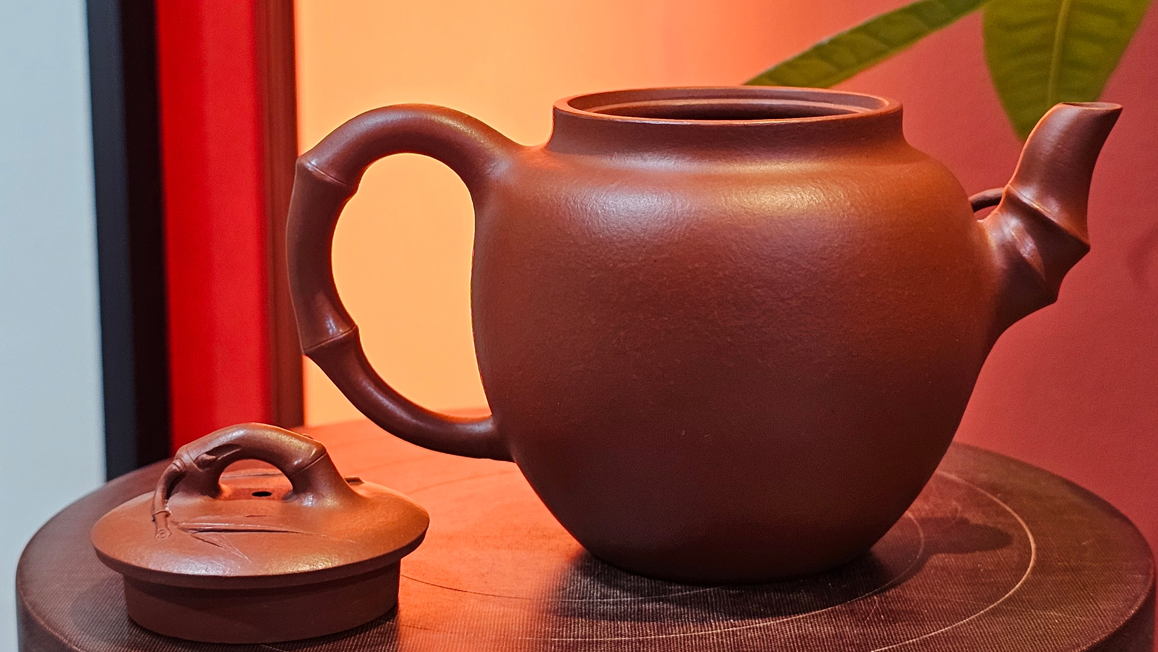 《高风亮节》"Gao Feng Liang Jie",  221.1ml, Ornate 花器! ~ Xiao Mei Yao Zhu Ni 小煤窑朱泥,  by Craftsman Shi Yun 石芸 ~ Congratulations!to Mr J.D.! 2213hrs 8th Oct 2025, Castle Pines! CO!