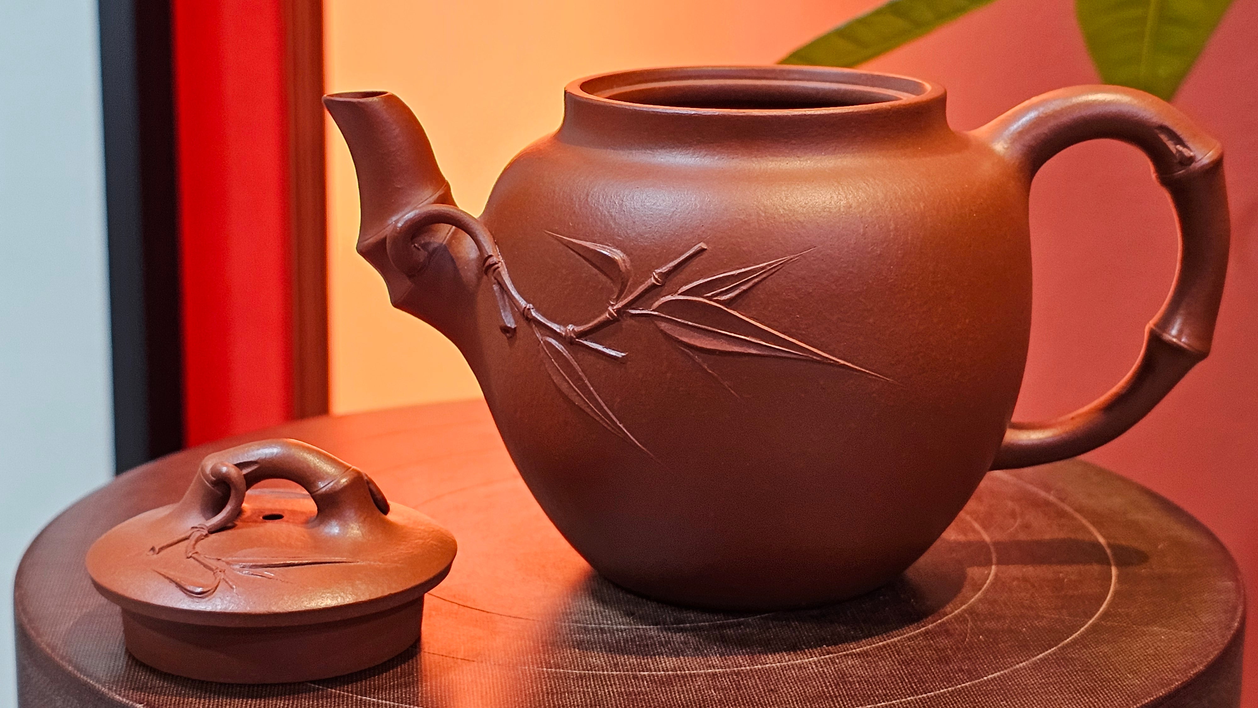 《高风亮节》"Gao Feng Liang Jie",  221.1ml, Ornate 花器! ~ Xiao Mei Yao Zhu Ni 小煤窑朱泥,  by Craftsman Shi Yun 石芸 ~ Congratulations!to Mr J.D.! 2213hrs 8th Oct 2025, Castle Pines! CO!