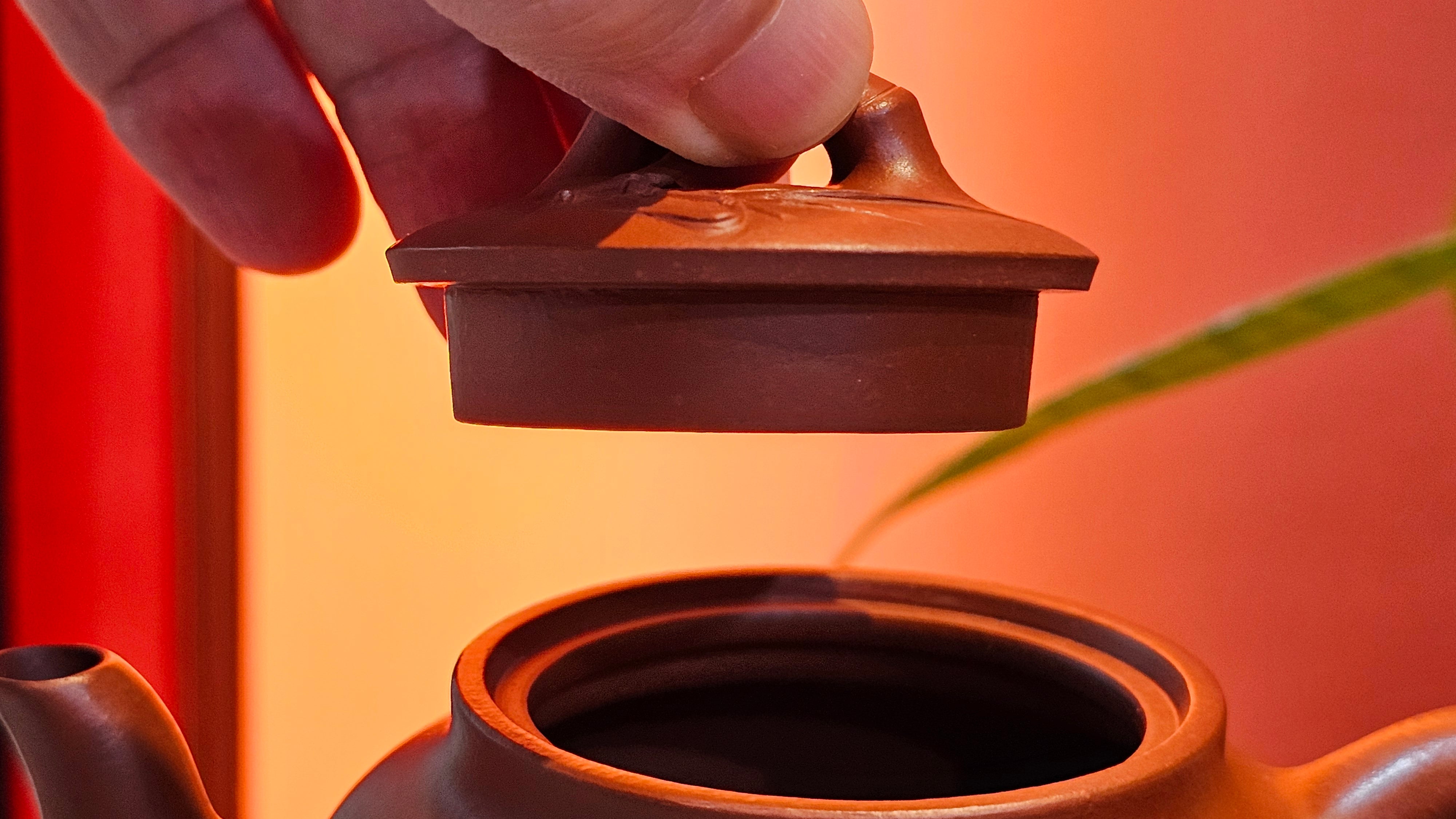 《高风亮节》"Gao Feng Liang Jie",  221.1ml, Ornate 花器! ~ Xiao Mei Yao Zhu Ni 小煤窑朱泥,  by Craftsman Shi Yun 石芸 ~ Congratulations!to Mr J.D.! 2213hrs 8th Oct 2025, Castle Pines! CO!