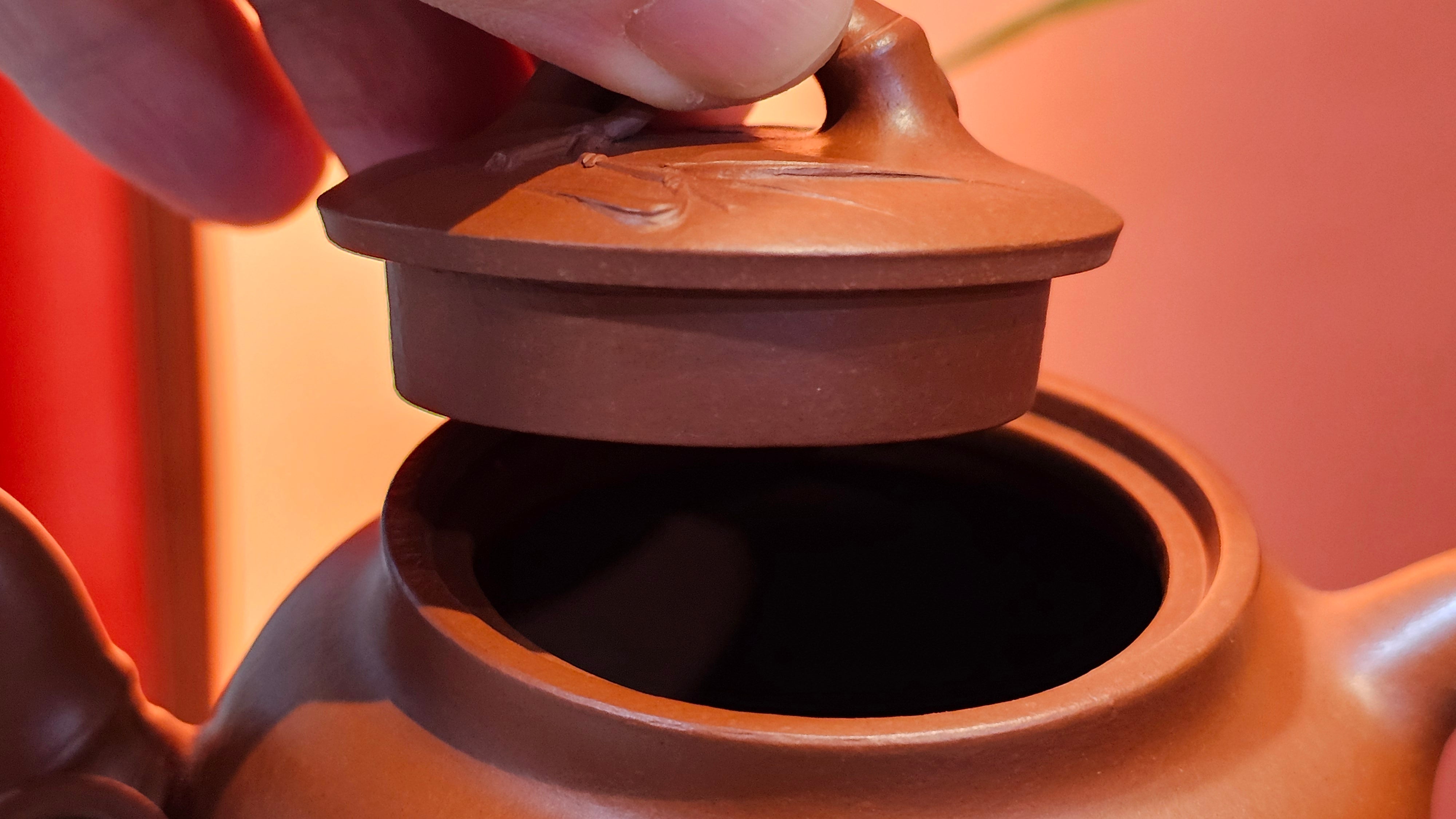 《高风亮节》"Gao Feng Liang Jie",  221.1ml, Ornate 花器! ~ Xiao Mei Yao Zhu Ni 小煤窑朱泥,  by Craftsman Shi Yun 石芸 ~ Congratulations!to Mr J.D.! 2213hrs 8th Oct 2025, Castle Pines! CO!