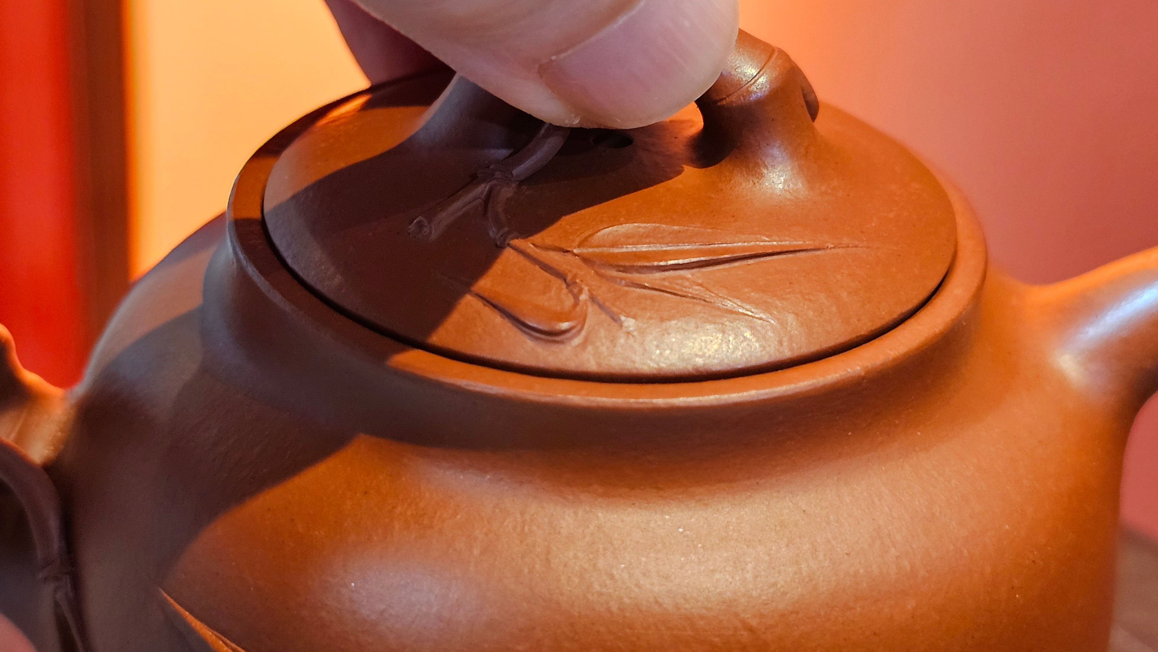 《高风亮节》"Gao Feng Liang Jie",  221.1ml, Ornate 花器! ~ Xiao Mei Yao Zhu Ni 小煤窑朱泥,  by Craftsman Shi Yun 石芸 ~ Congratulations!to Mr J.D.! 2213hrs 8th Oct 2025, Castle Pines! CO!