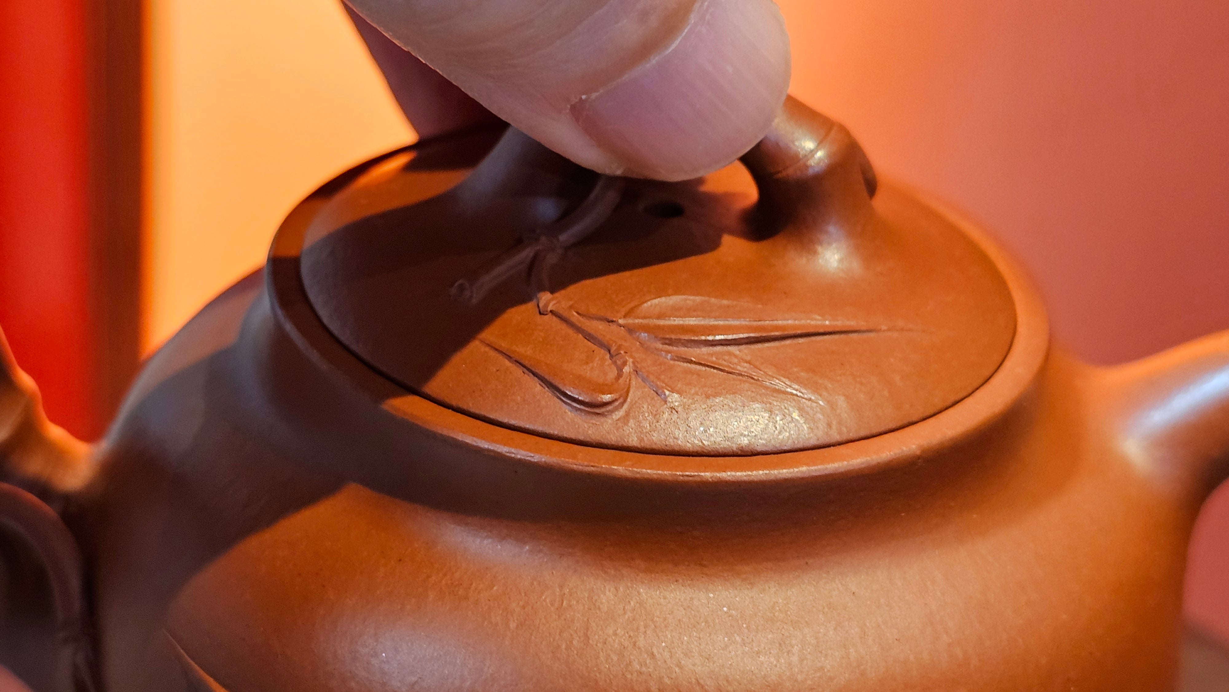 《高风亮节》"Gao Feng Liang Jie",  221.1ml, Ornate 花器! ~ Xiao Mei Yao Zhu Ni 小煤窑朱泥,  by Craftsman Shi Yun 石芸 ~ Congratulations!to Mr J.D.! 2213hrs 8th Oct 2025, Castle Pines! CO!