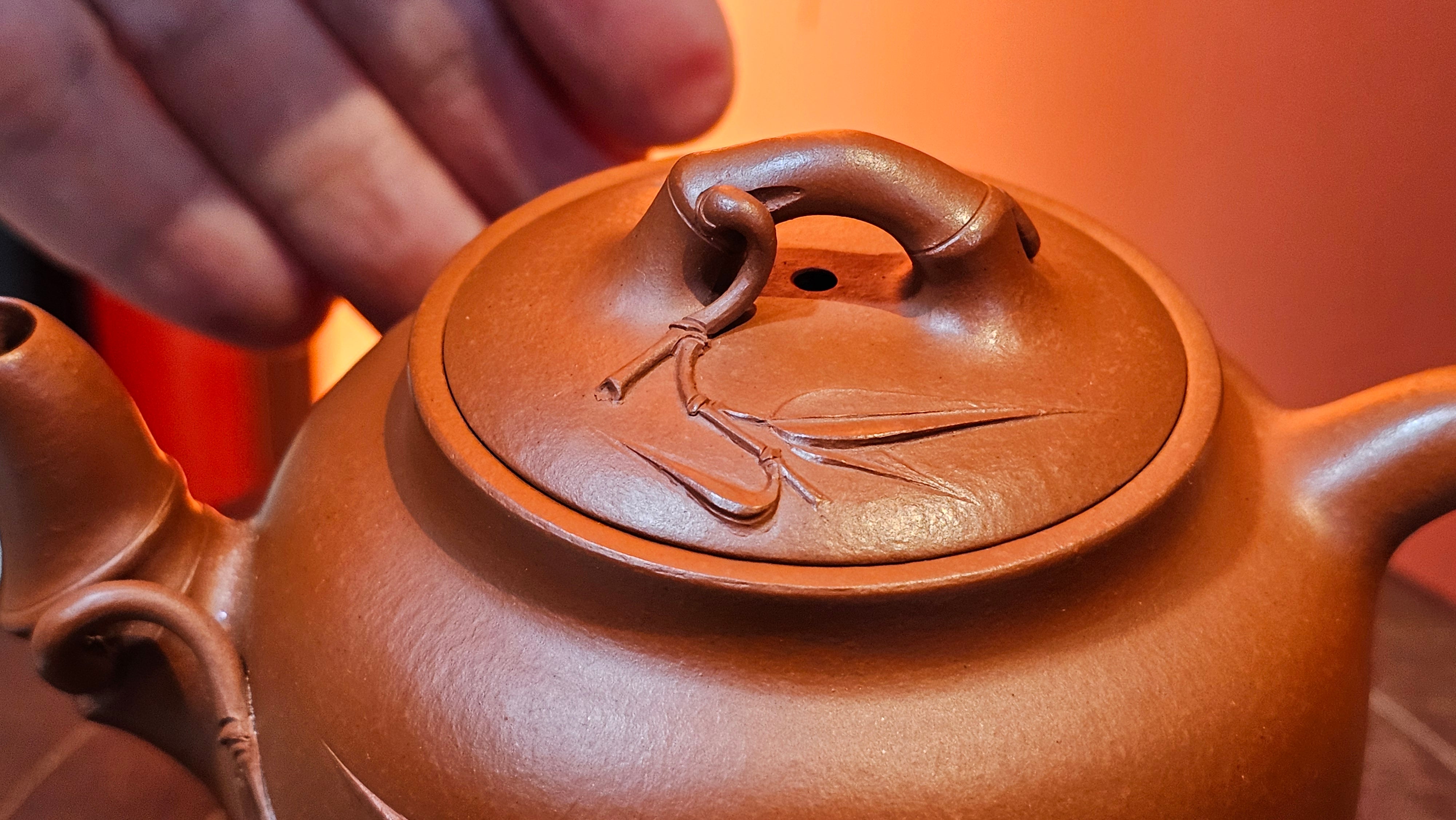 《高风亮节》"Gao Feng Liang Jie",  221.1ml, Ornate 花器! ~ Xiao Mei Yao Zhu Ni 小煤窑朱泥,  by Craftsman Shi Yun 石芸 ~ Congratulations!to Mr J.D.! 2213hrs 8th Oct 2025, Castle Pines! CO!