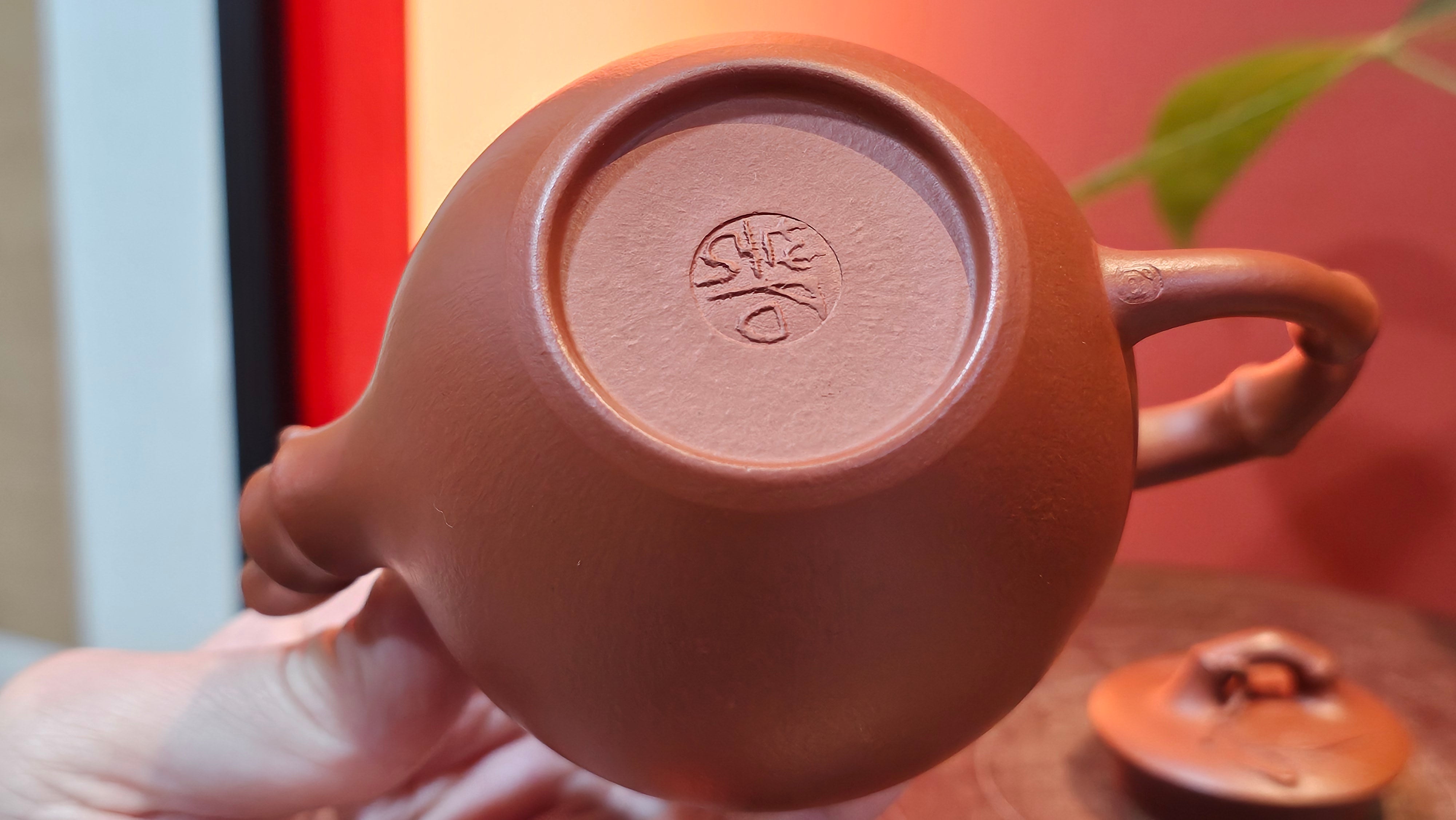 《高风亮节》"Gao Feng Liang Jie",  221.1ml, Ornate 花器! ~ Xiao Mei Yao Zhu Ni 小煤窑朱泥,  by Craftsman Shi Yun 石芸 ~ Congratulations!to Mr J.D.! 2213hrs 8th Oct 2025, Castle Pines! CO!