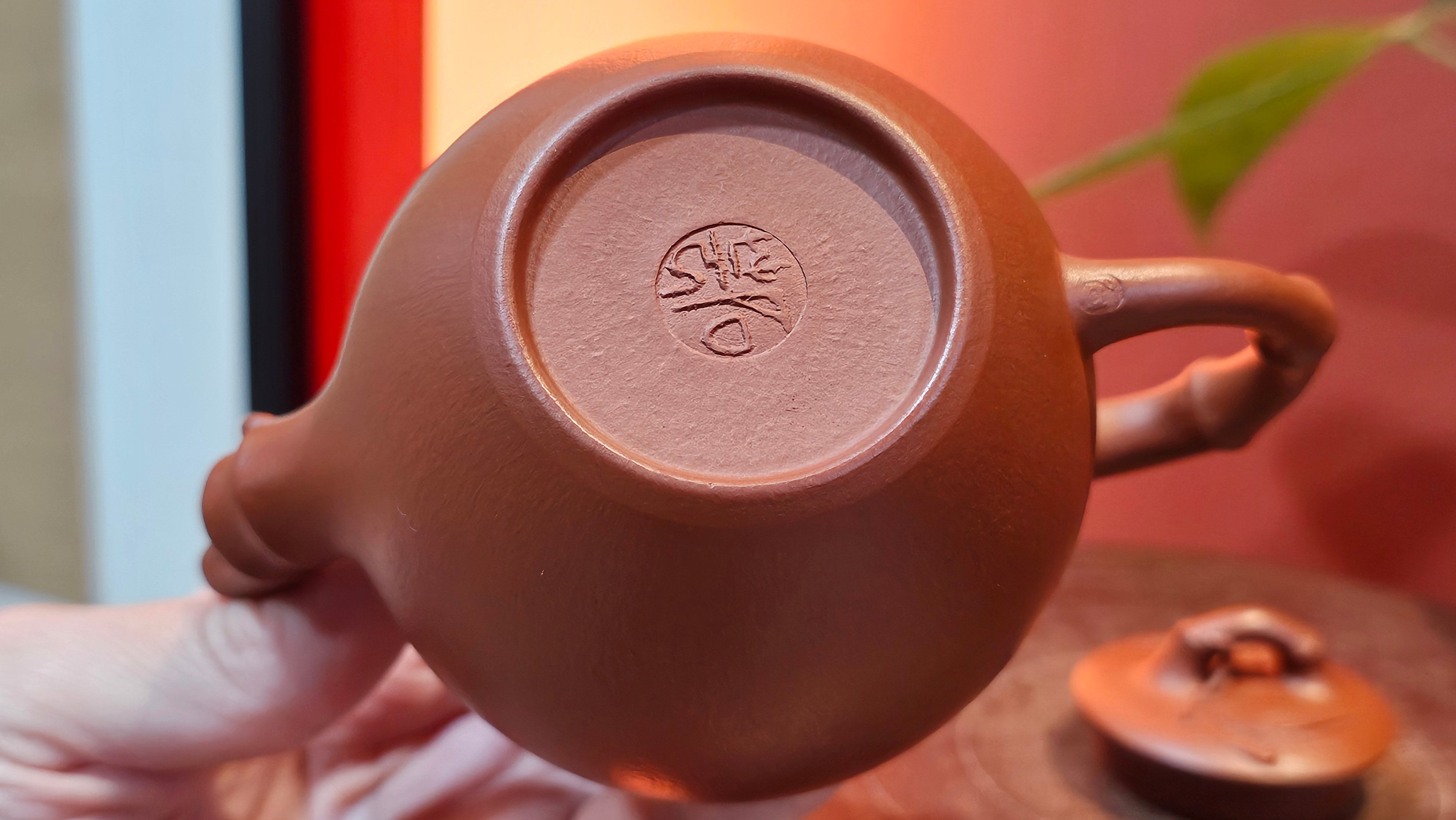 《高风亮节》"Gao Feng Liang Jie",  221.1ml, Ornate 花器! ~ Xiao Mei Yao Zhu Ni 小煤窑朱泥,  by Craftsman Shi Yun 石芸 ~ Congratulations!to Mr J.D.! 2213hrs 8th Oct 2025, Castle Pines! CO!