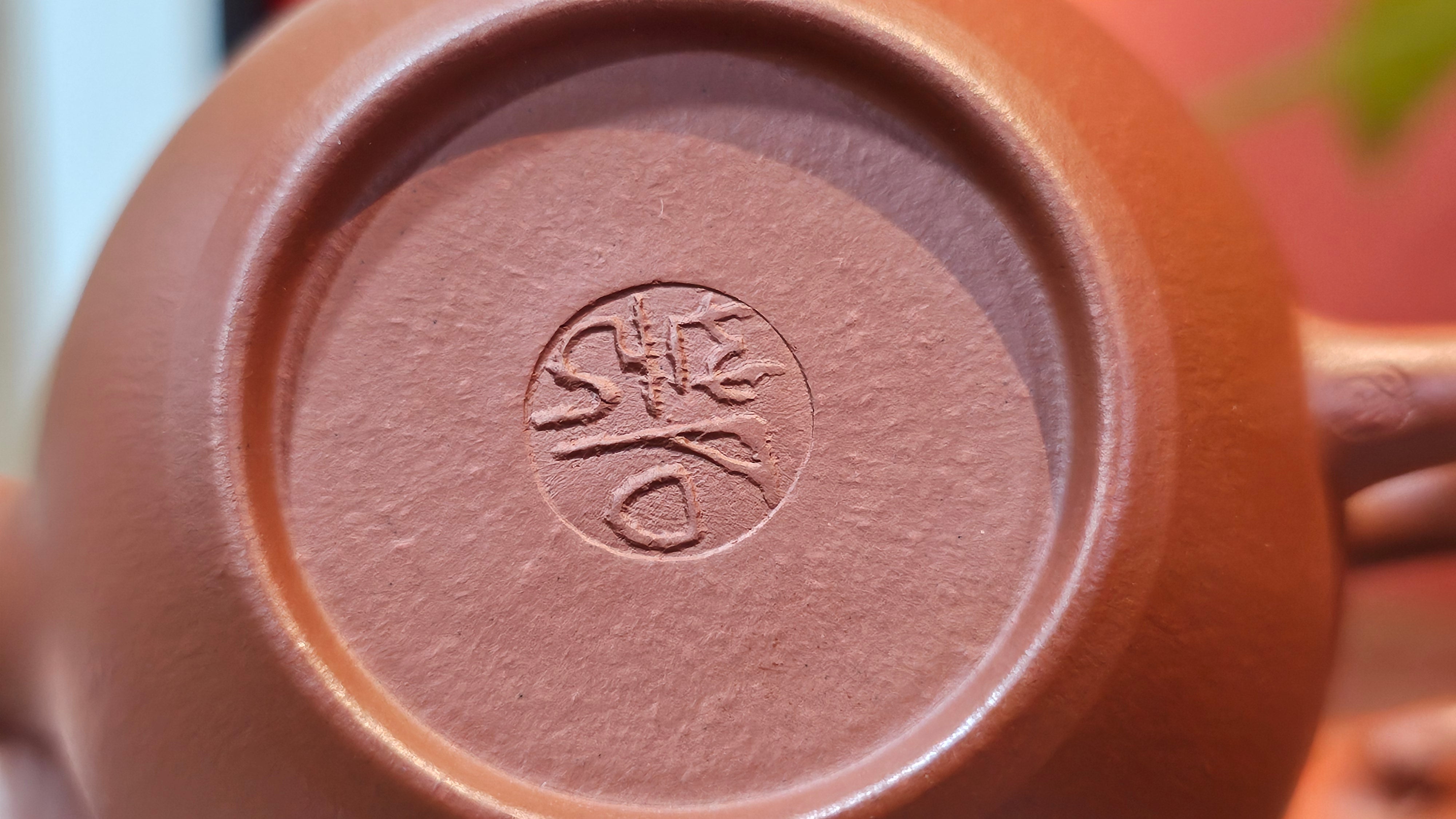 《高风亮节》"Gao Feng Liang Jie",  221.1ml, Ornate 花器! ~ Xiao Mei Yao Zhu Ni 小煤窑朱泥,  by Craftsman Shi Yun 石芸 ~ Congratulations!to Mr J.D.! 2213hrs 8th Oct 2025, Castle Pines! CO!