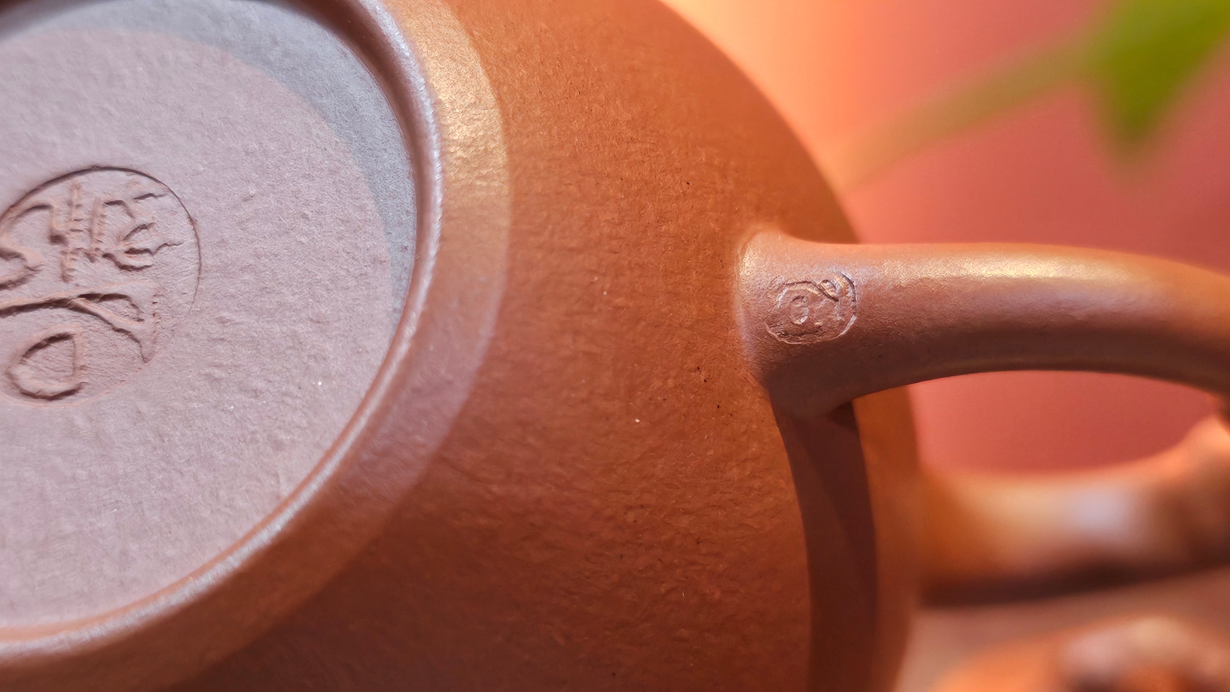 《高风亮节》"Gao Feng Liang Jie",  221.1ml, Ornate 花器! ~ Xiao Mei Yao Zhu Ni 小煤窑朱泥,  by Craftsman Shi Yun 石芸 ~ Congratulations!to Mr J.D.! 2213hrs 8th Oct 2025, Castle Pines! CO!