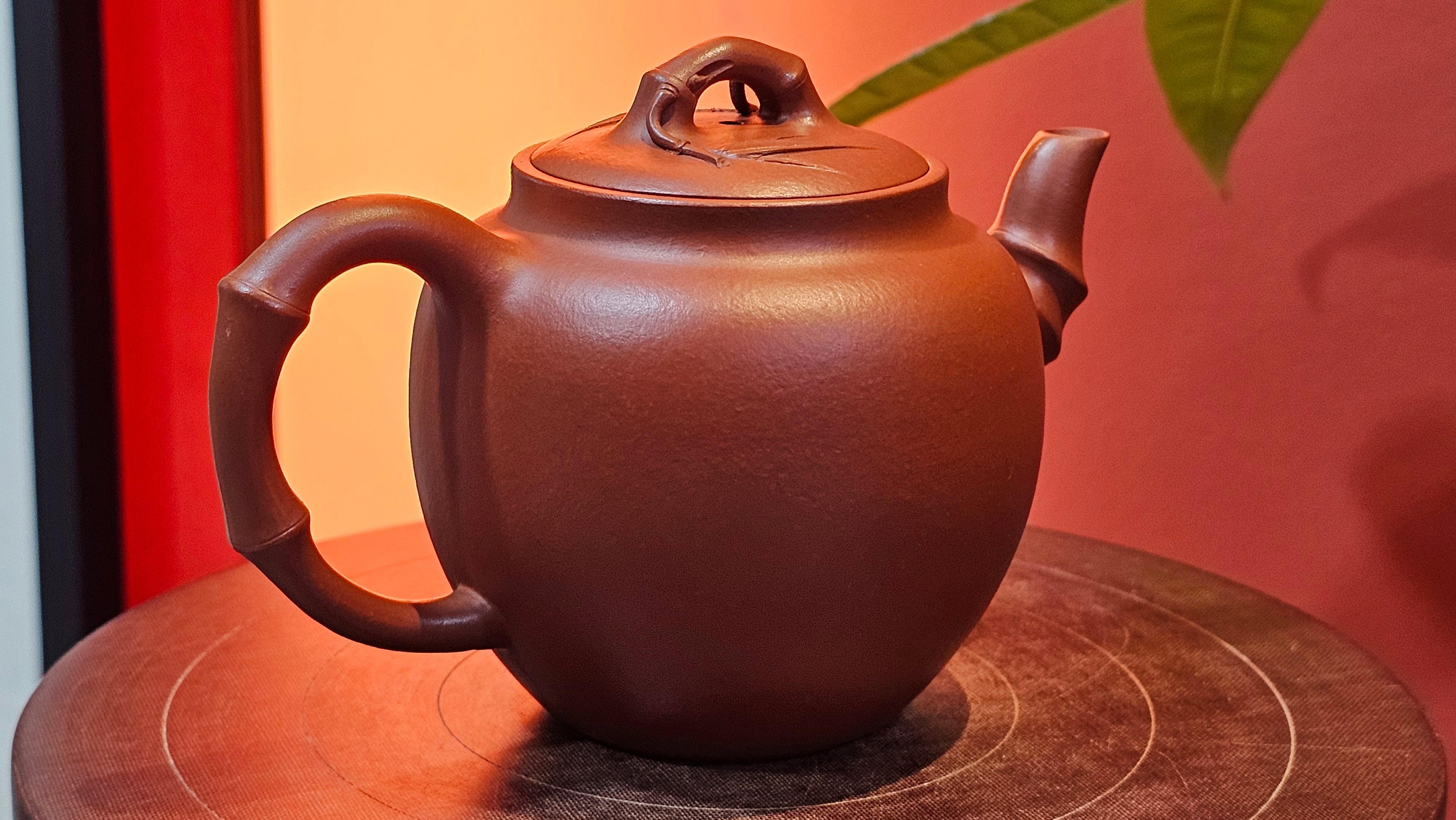 《高风亮节》"Gao Feng Liang Jie",  221.1ml, Ornate 花器! ~ Xiao Mei Yao Zhu Ni 小煤窑朱泥,  by Craftsman Shi Yun 石芸 ~ Congratulations!to Mr J.D.! 2213hrs 8th Oct 2025, Castle Pines! CO!