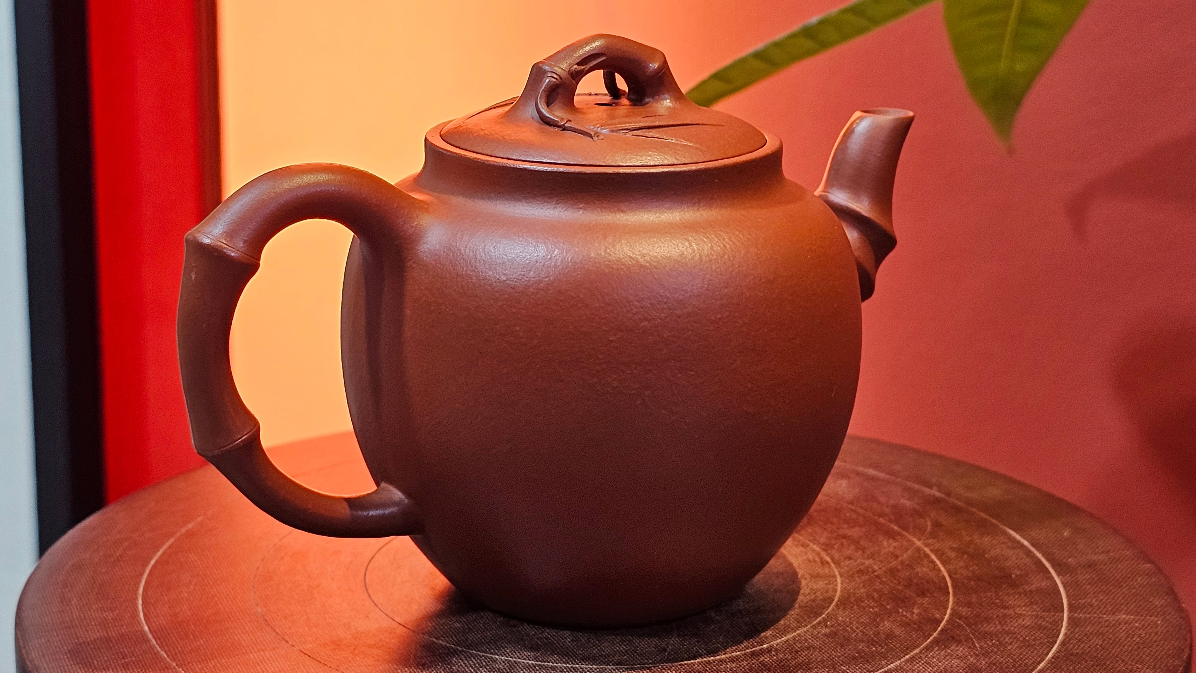 《高风亮节》"Gao Feng Liang Jie",  221.1ml, Ornate 花器! ~ Xiao Mei Yao Zhu Ni 小煤窑朱泥,  by Craftsman Shi Yun 石芸 ~ Congratulations!to Mr J.D.! 2213hrs 8th Oct 2025, Castle Pines! CO!